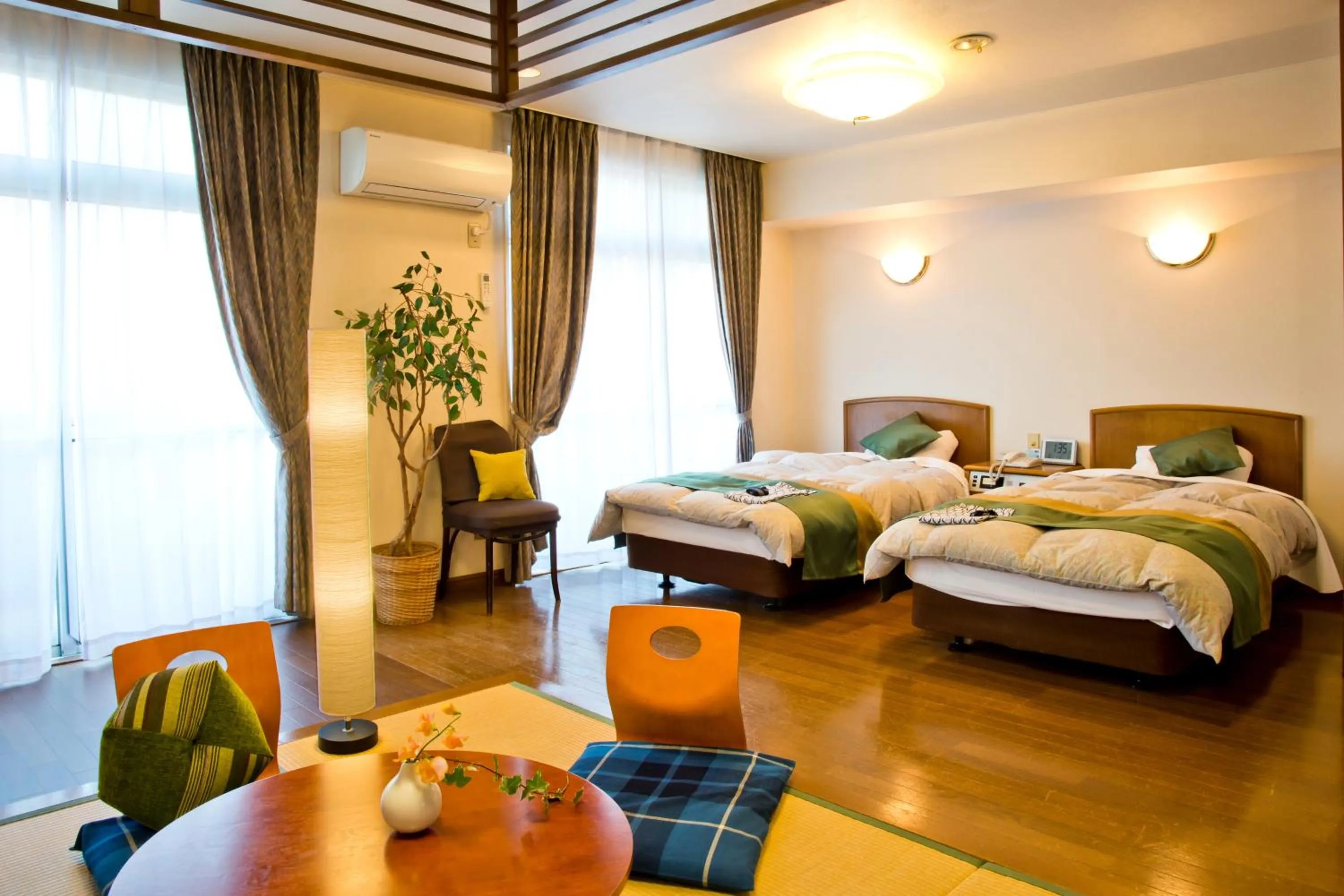 Photo of the whole room, Bed in Senkei Plaza