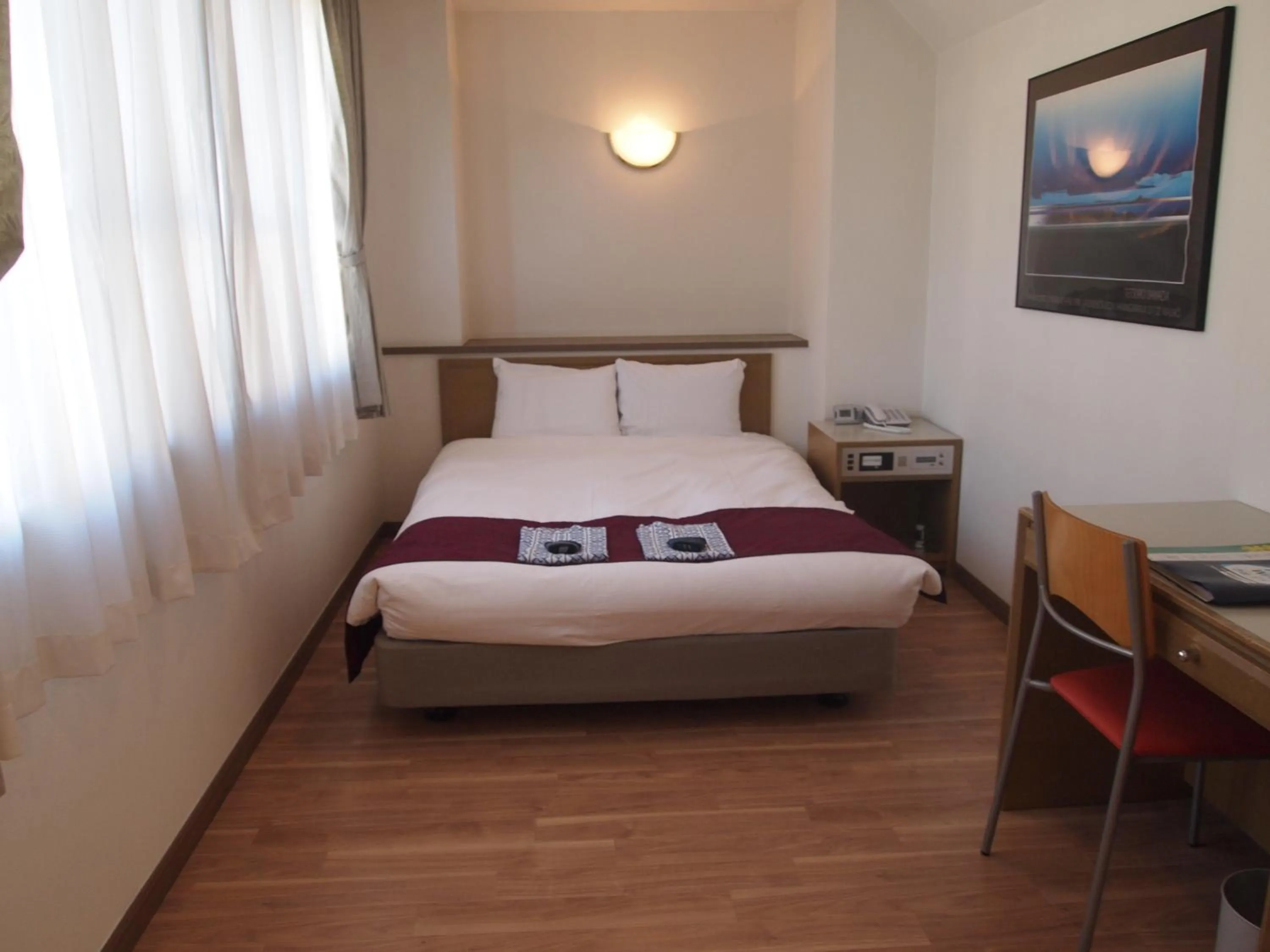Photo of the whole room, Bed in Senkei Plaza