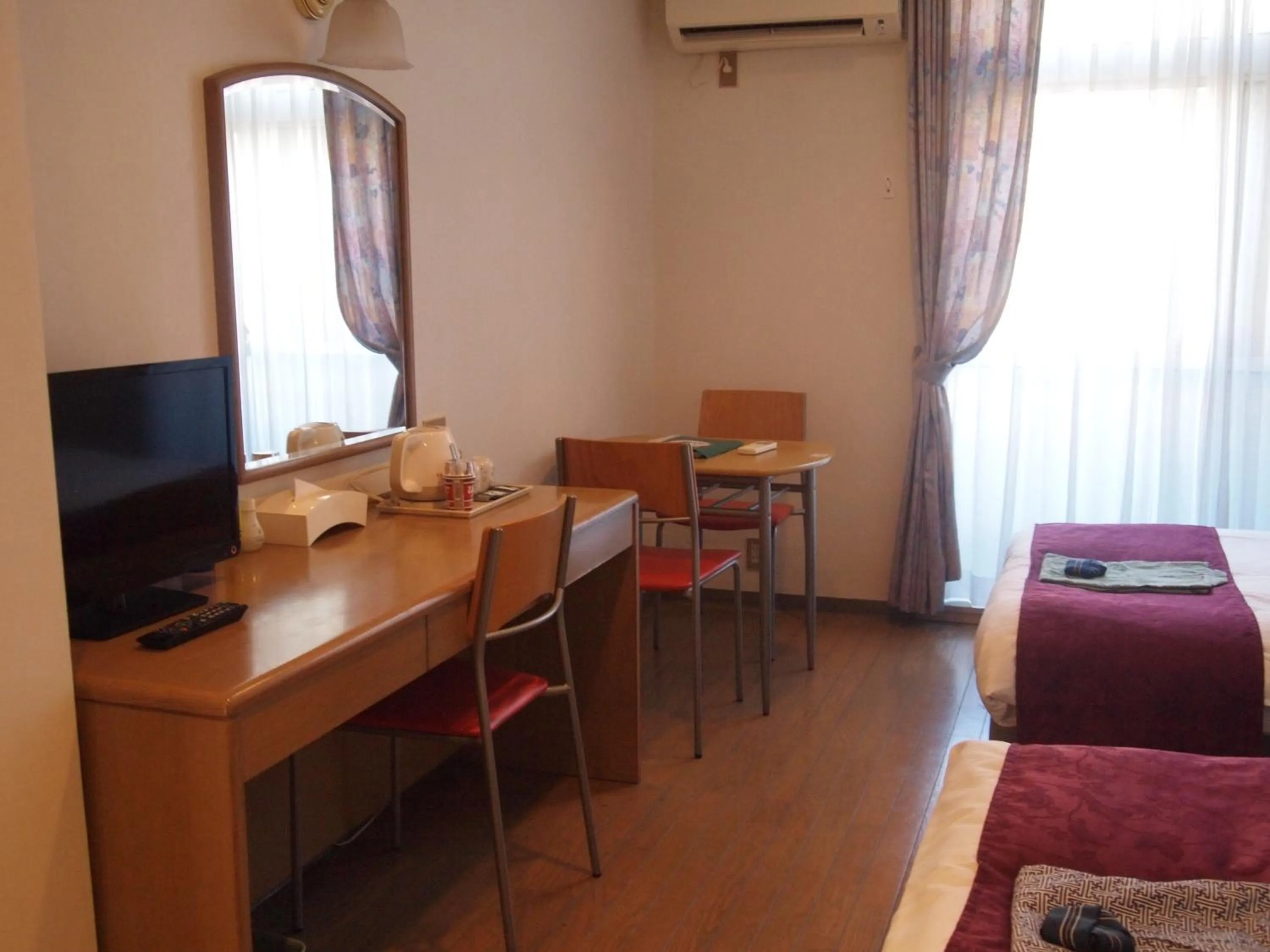 Photo of the whole room, Bed in Senkei Plaza