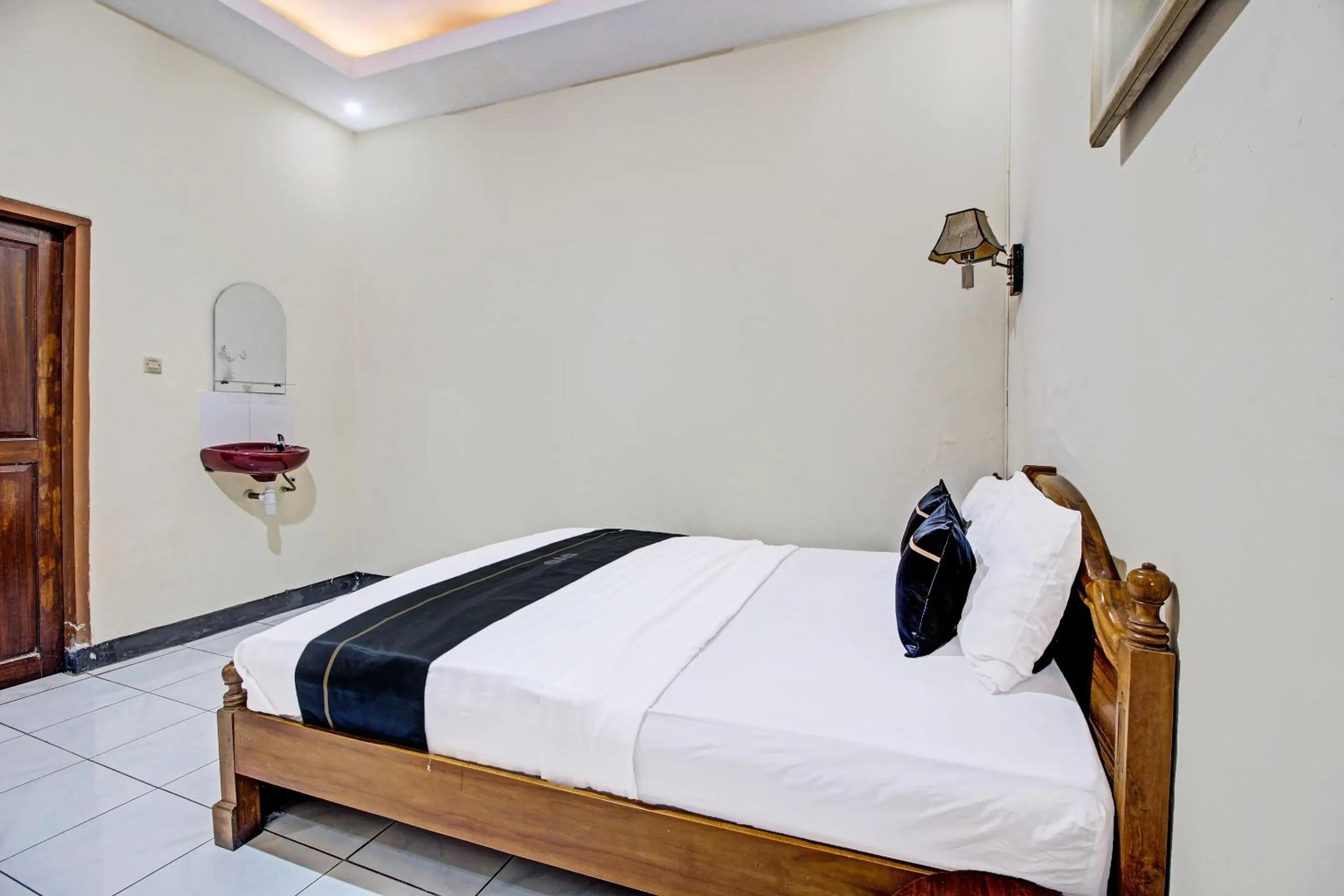 Bedroom, Bed in Collection O 92242 Hotel Tanjung Emas