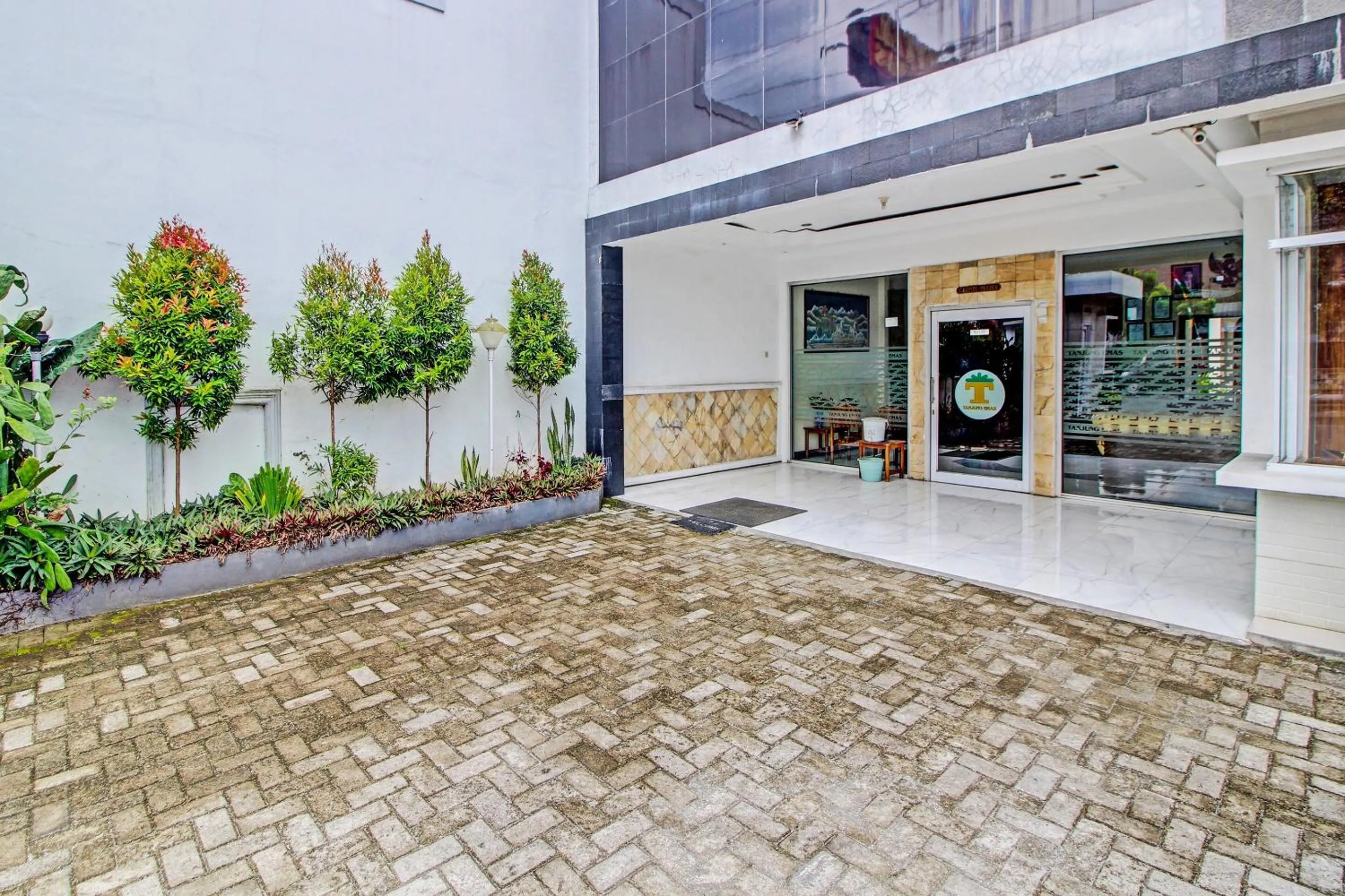 Facade/entrance in Collection O 92242 Hotel Tanjung Emas