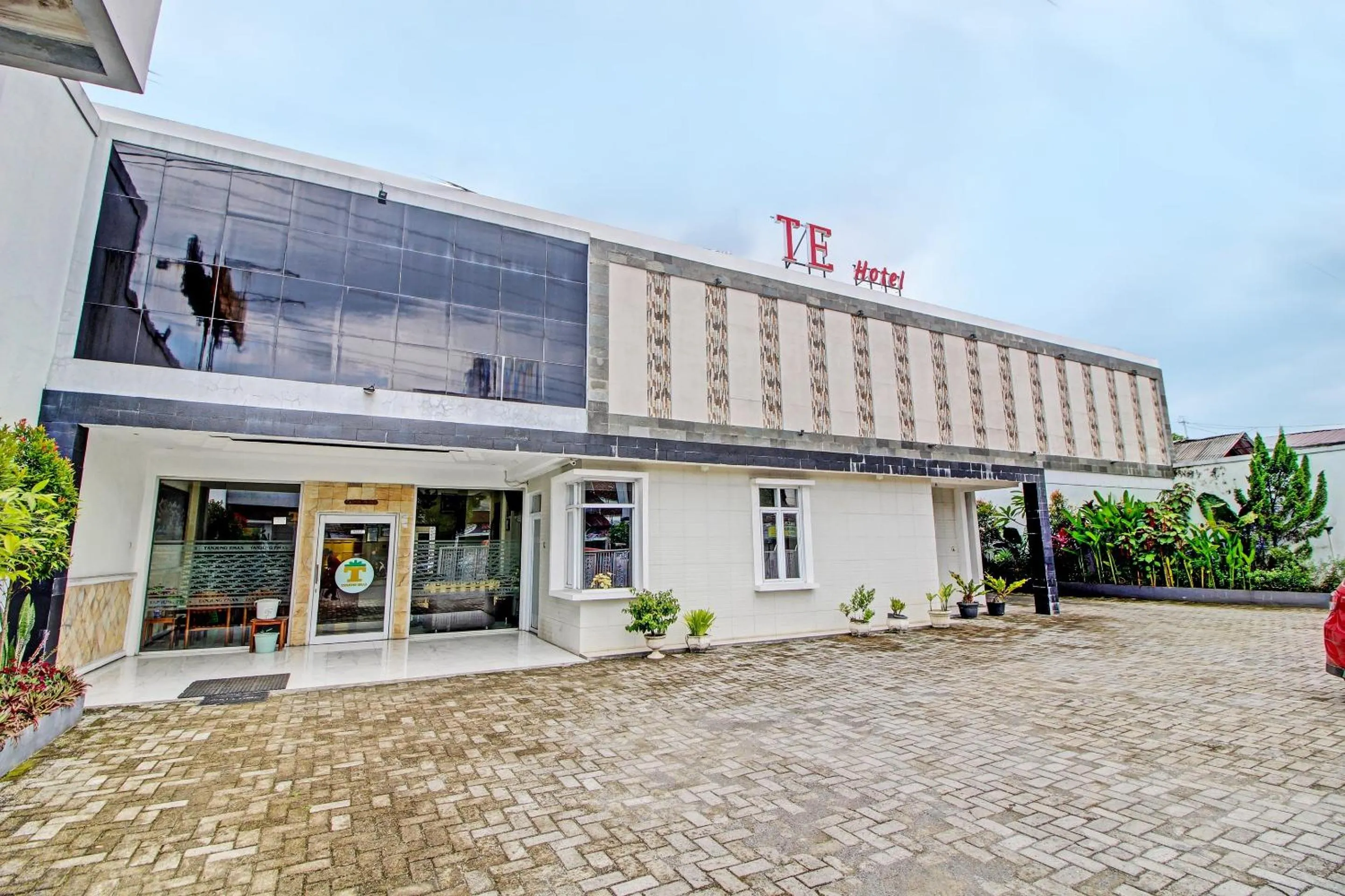 Facade/entrance in Collection O 92242 Hotel Tanjung Emas