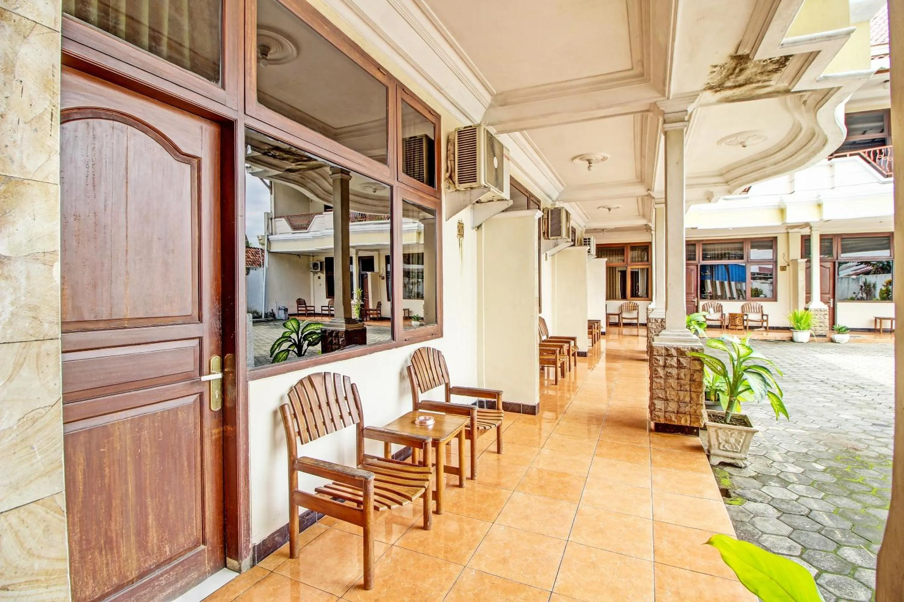 Lobby or reception in Collection O 92242 Hotel Tanjung Emas