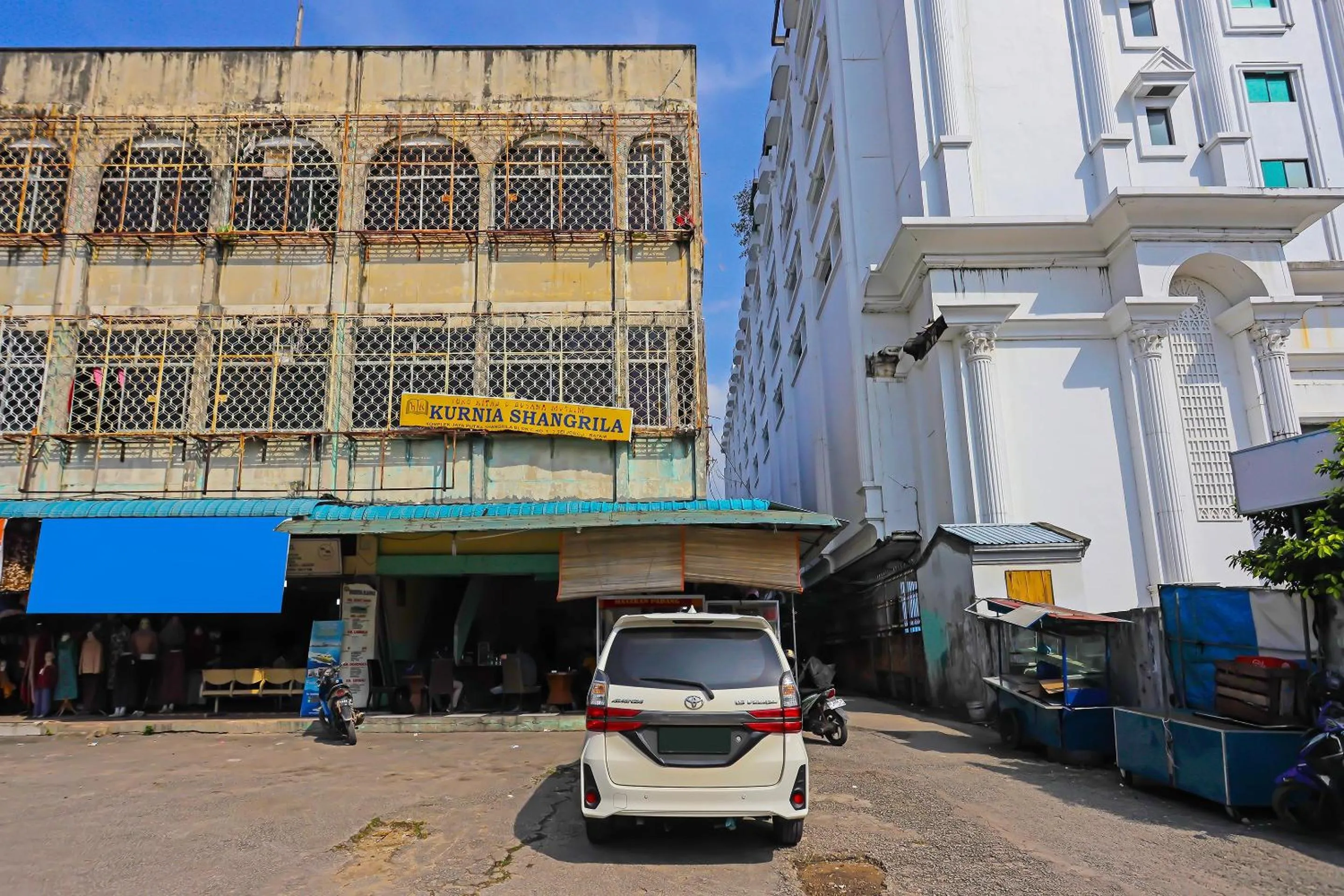 Facade/entrance in Hotel O Kurnia ShangrilaNearNagoya Hill Shopping Mall