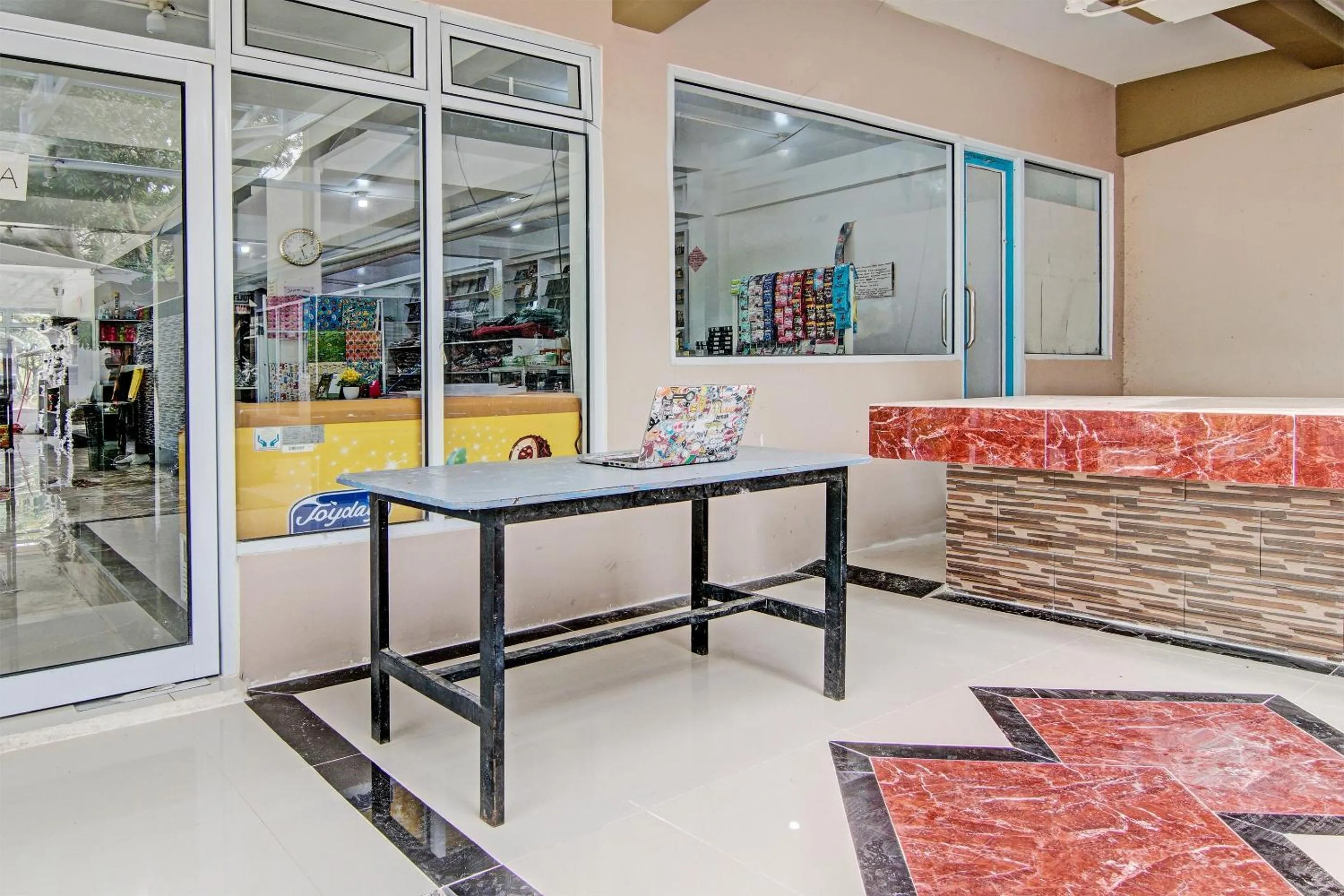 Lobby or reception in Hotel O Penginapan Thoybah Syariah Near Pondok Pesantren UMAR BIN KHATAB km 9 garuda sakti