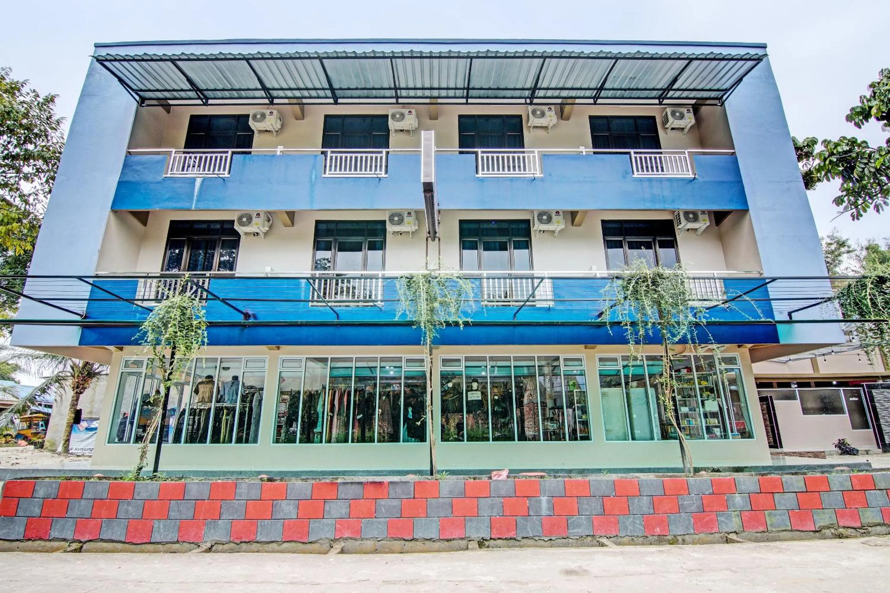 Facade/entrance in Hotel O Penginapan Thoybah Syariah Near Pondok Pesantren UMAR BIN KHATAB km 9 garuda sakti