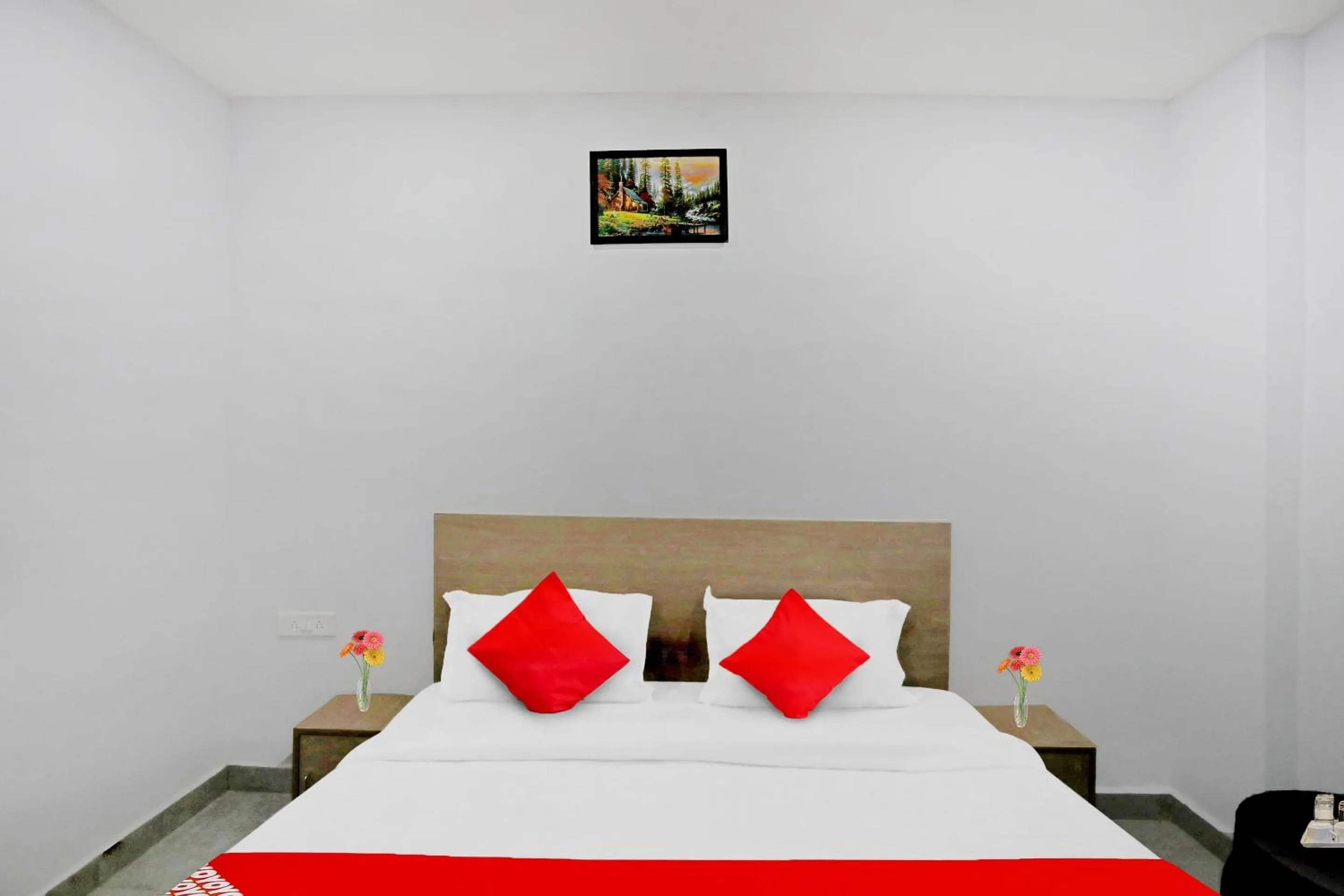 Bedroom, Bed in Hotel O Athrav Inn