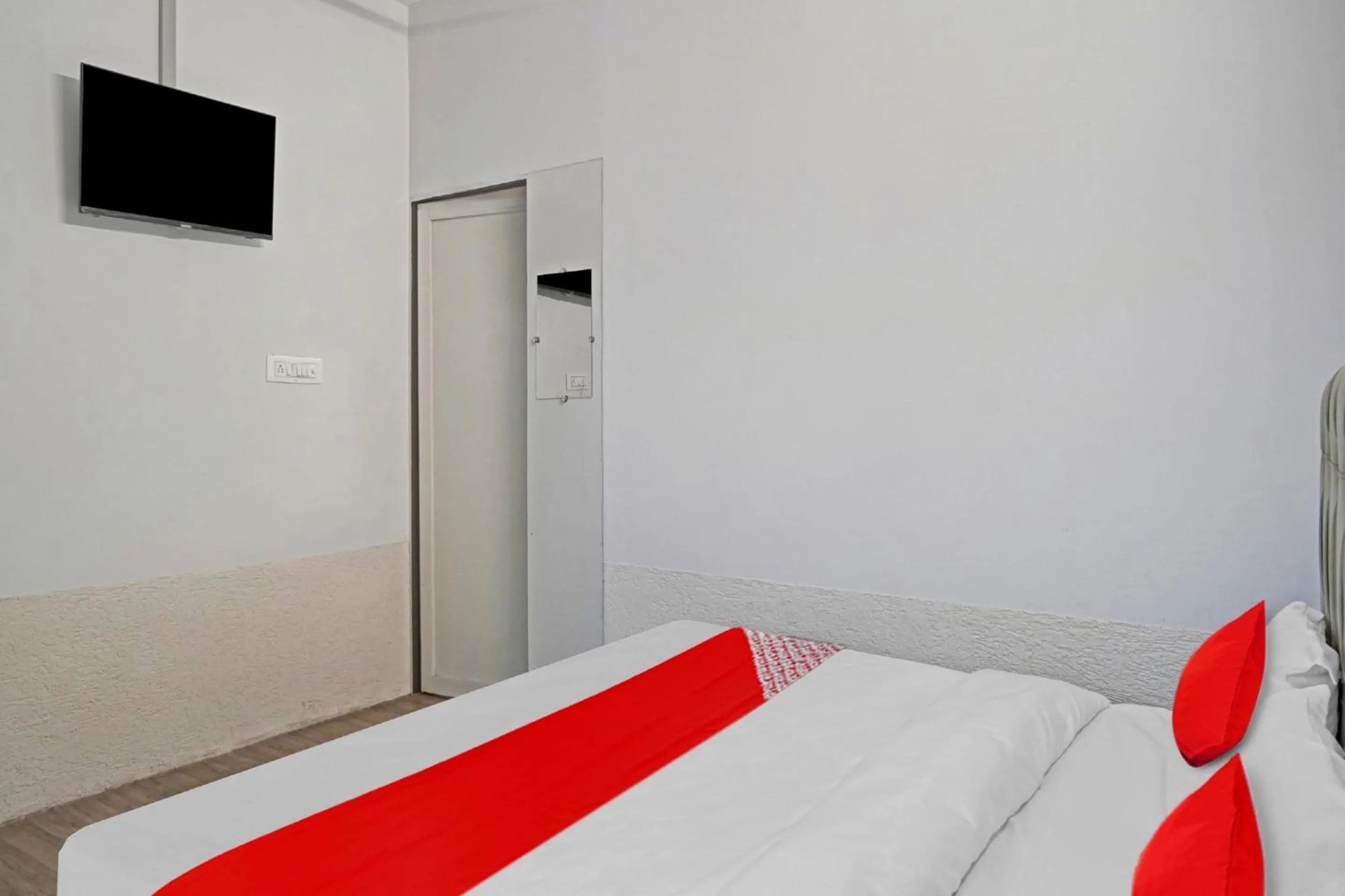 Bedroom, Bed in Hotel O Mr Crown Inn To Inn