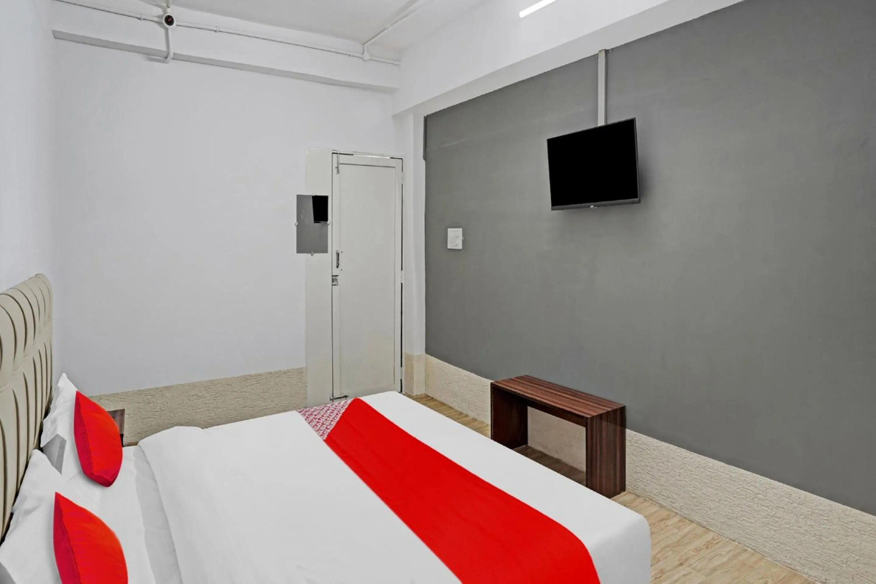 Bedroom, Bed in Hotel O Mr Crown Inn To Inn