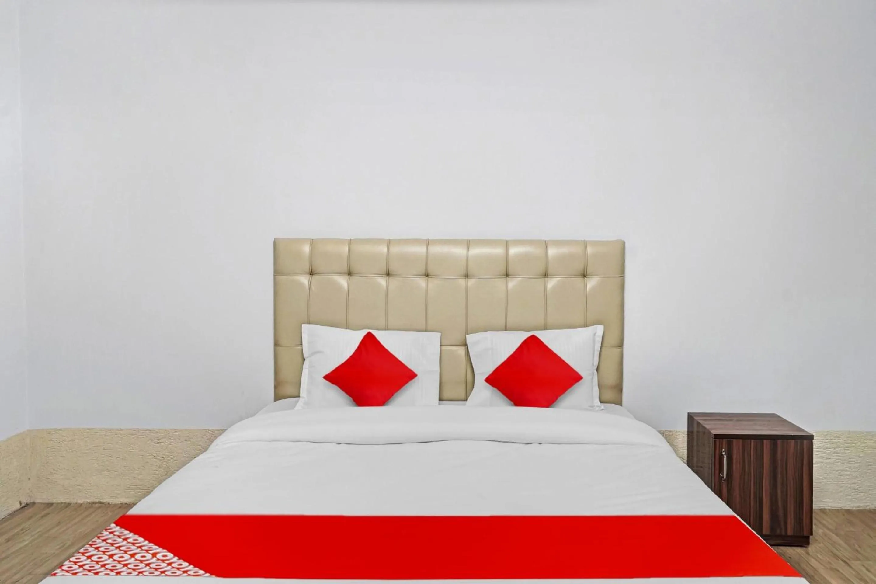 Bedroom, Bed in Hotel O Mr Crown Inn To Inn