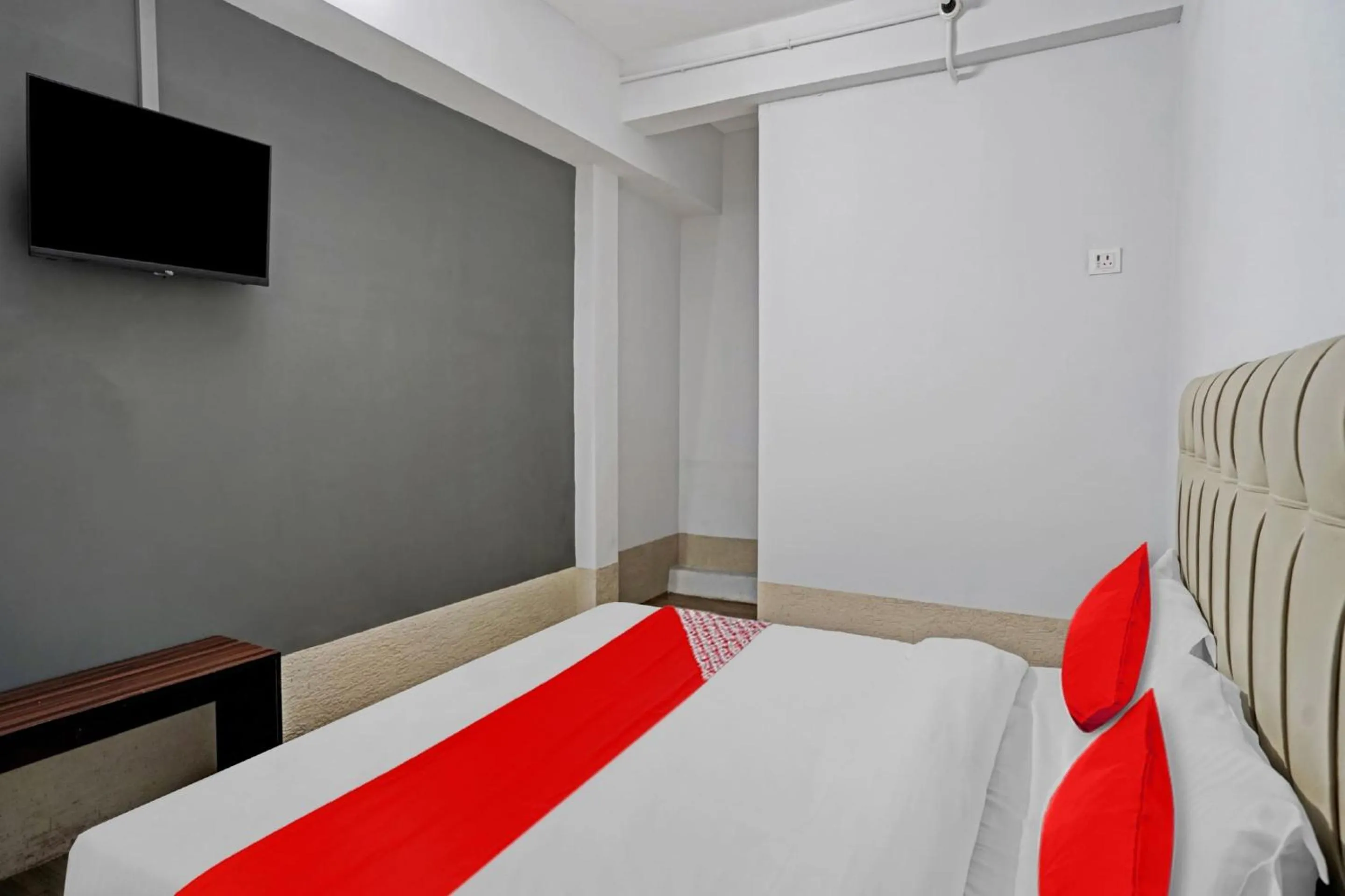 Bedroom, Bed in Hotel O Mr Crown Inn To Inn