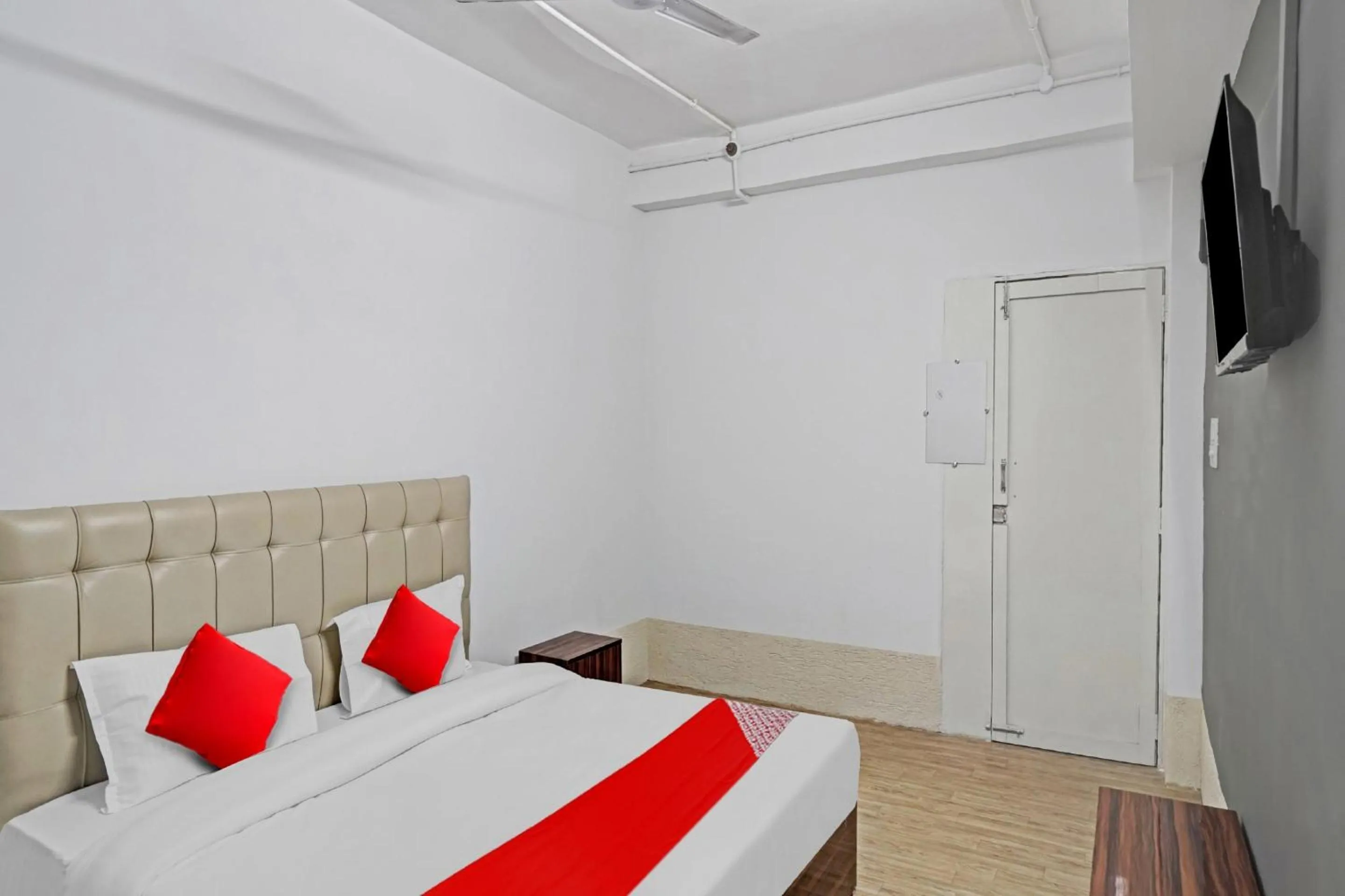 Bedroom, Bed in Hotel O Mr Crown Inn To Inn