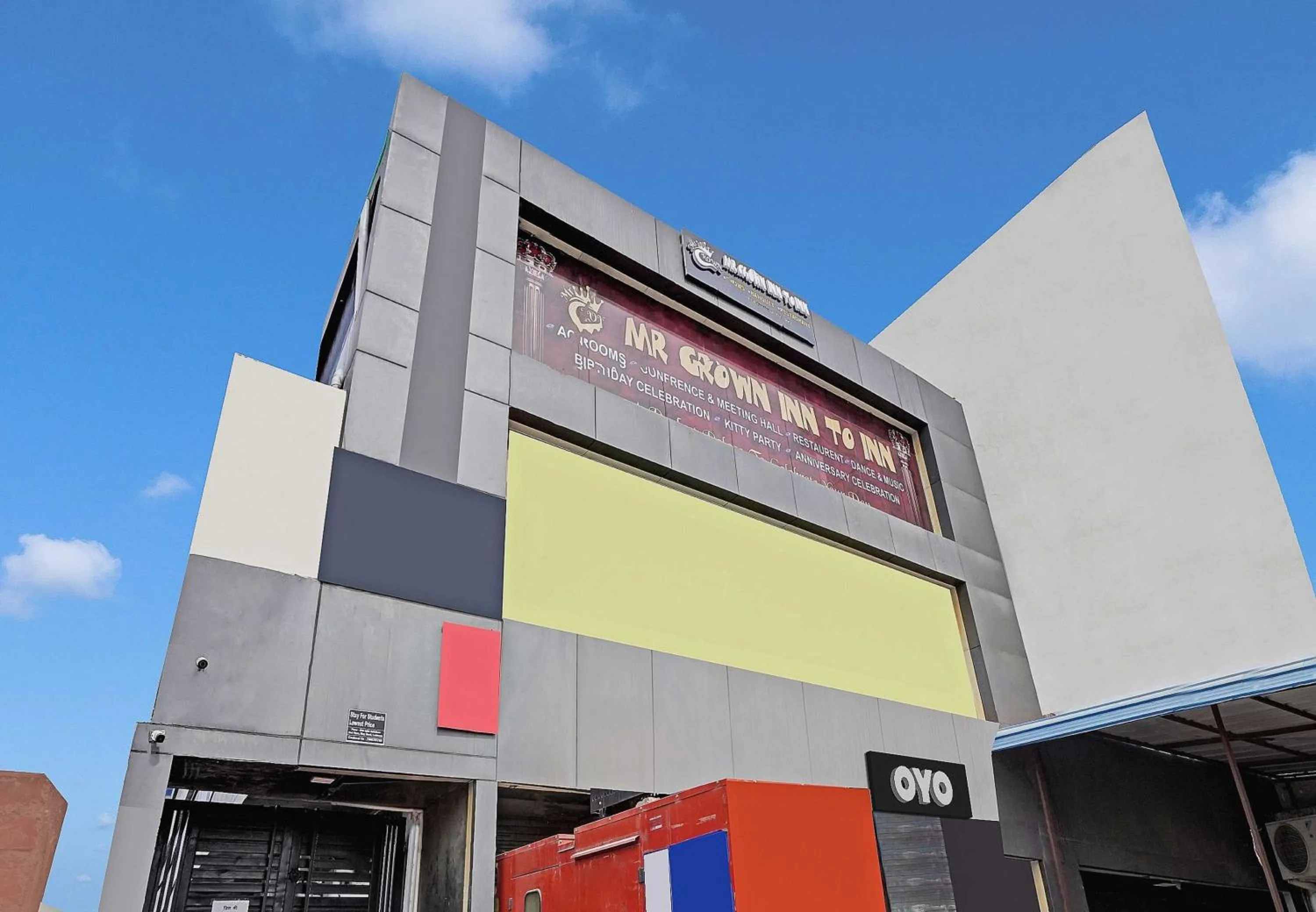 Facade/entrance in Hotel O Mr Crown Inn To Inn