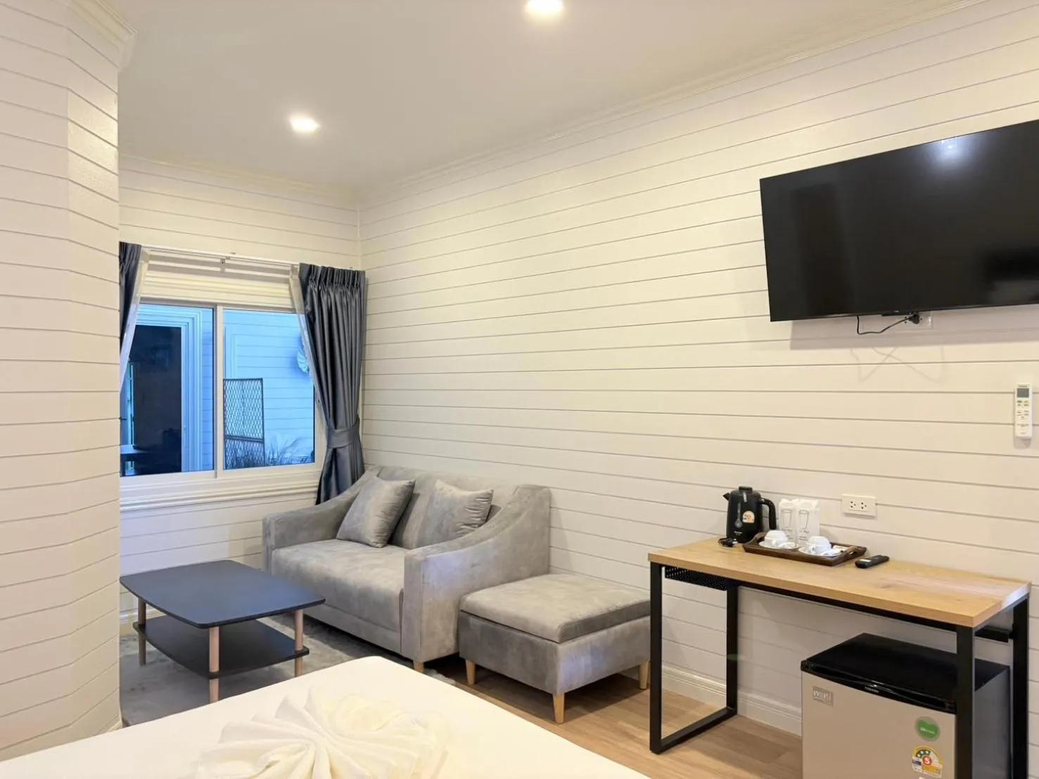 Photo of the whole room, Bed in IP PLUS BEACH RESORT Koh Larn