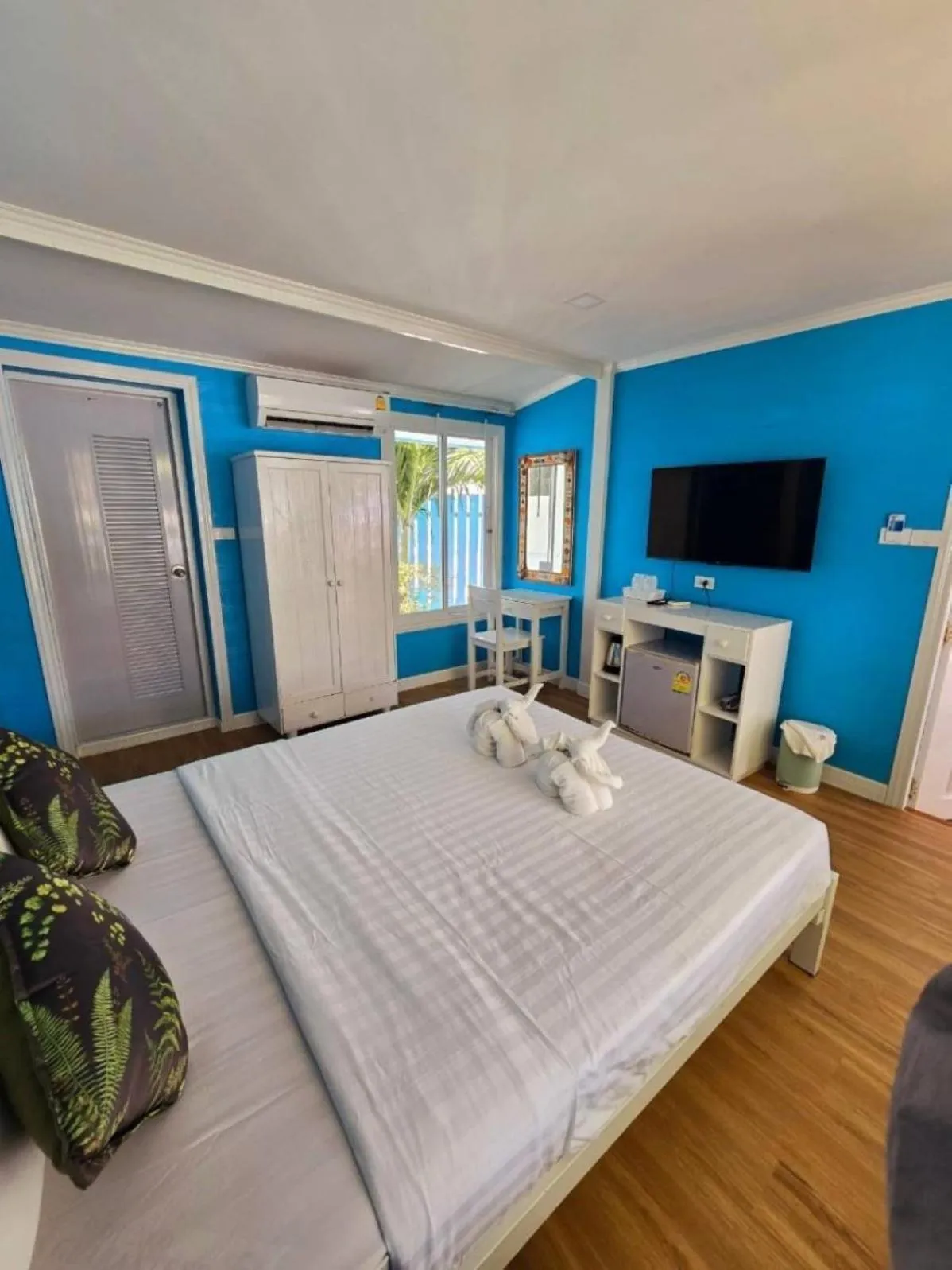 Photo of the whole room, Bed in IP PLUS BEACH RESORT Koh Larn