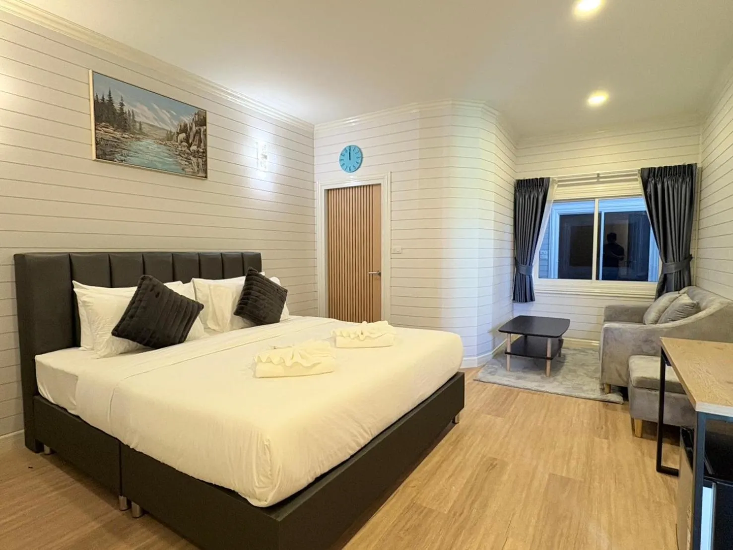 Bed in IP PLUS BEACH RESORT Koh Larn