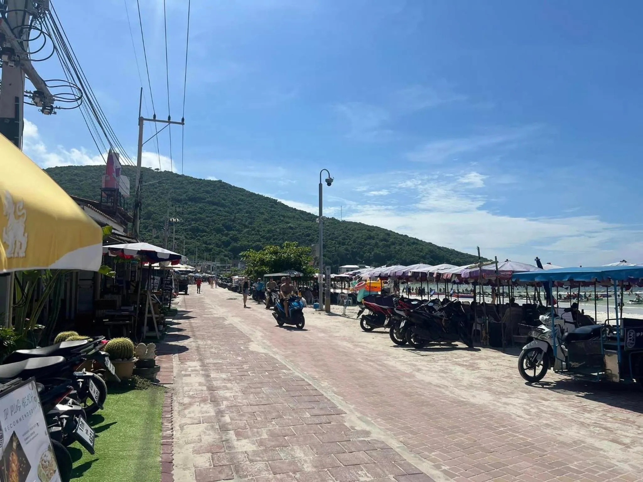 Neighbourhood in IP PLUS BEACH RESORT Koh Larn