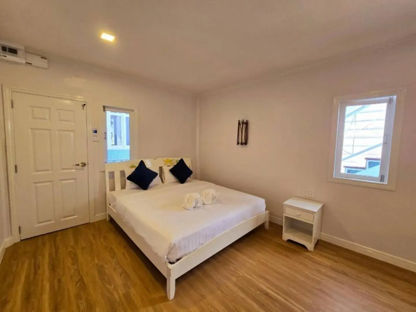 Deluxe King Room in IP PLUS BEACH RESORT Koh Larn Deluxe King Room in IP PLUS BEACH RESORT Koh Larn