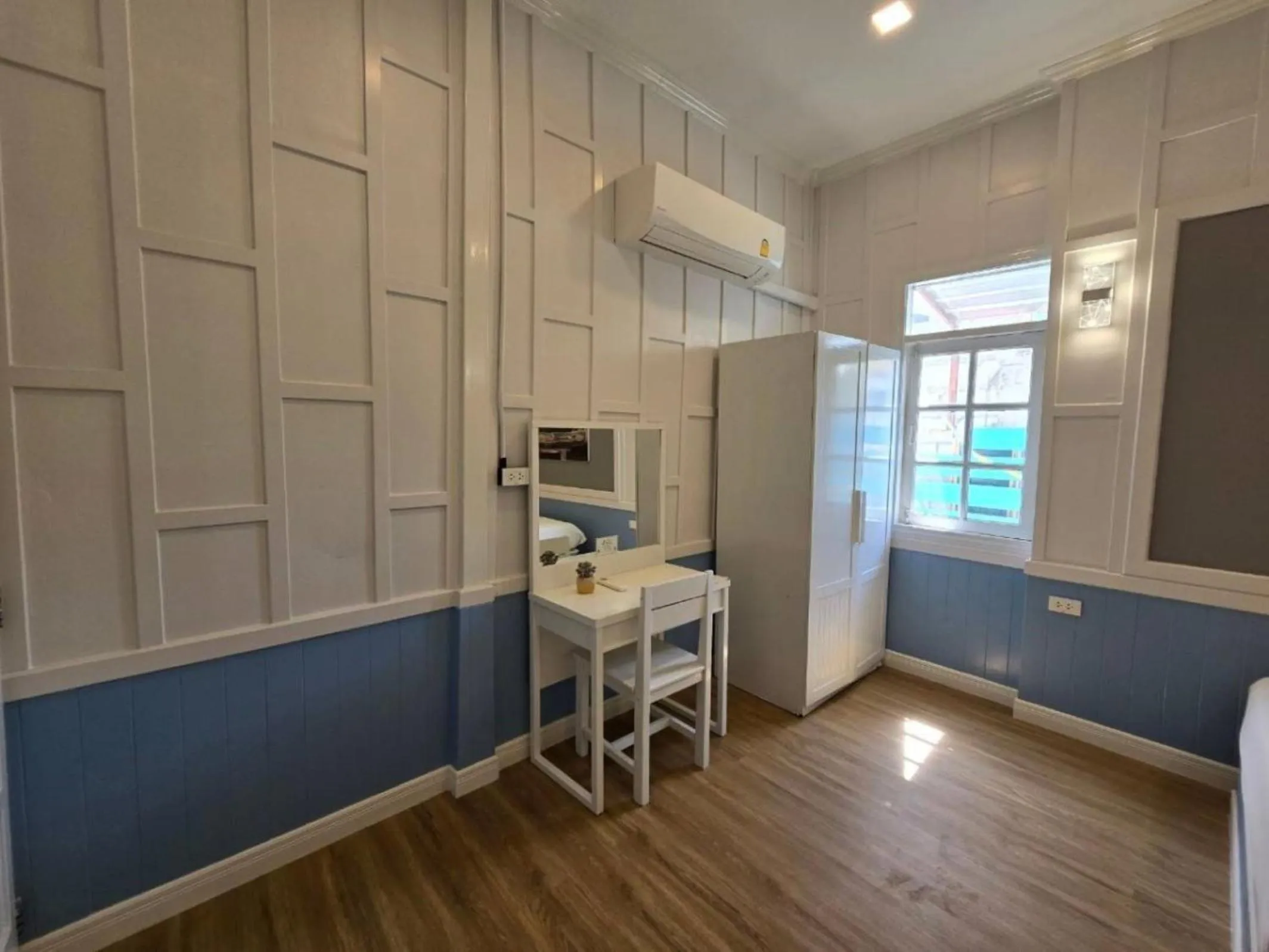 Photo of the whole room in IP PLUS BEACH RESORT Koh Larn