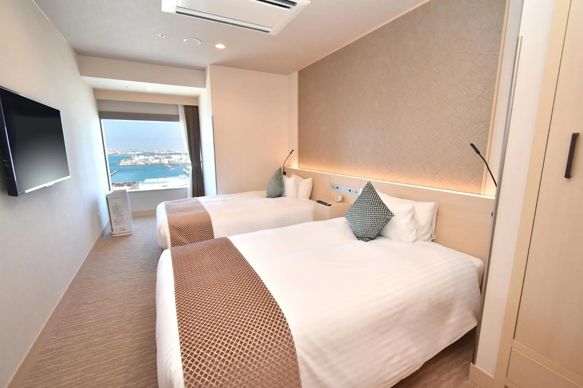 Photo of the whole room, Bed in Odysis Suites Osaka Airport Hotel
