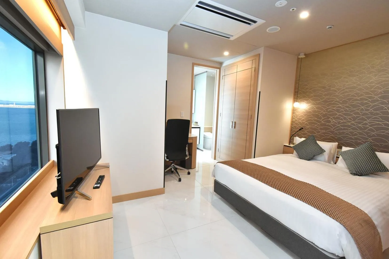 Photo of the whole room, Bed in Odysis Suites Osaka Airport Hotel