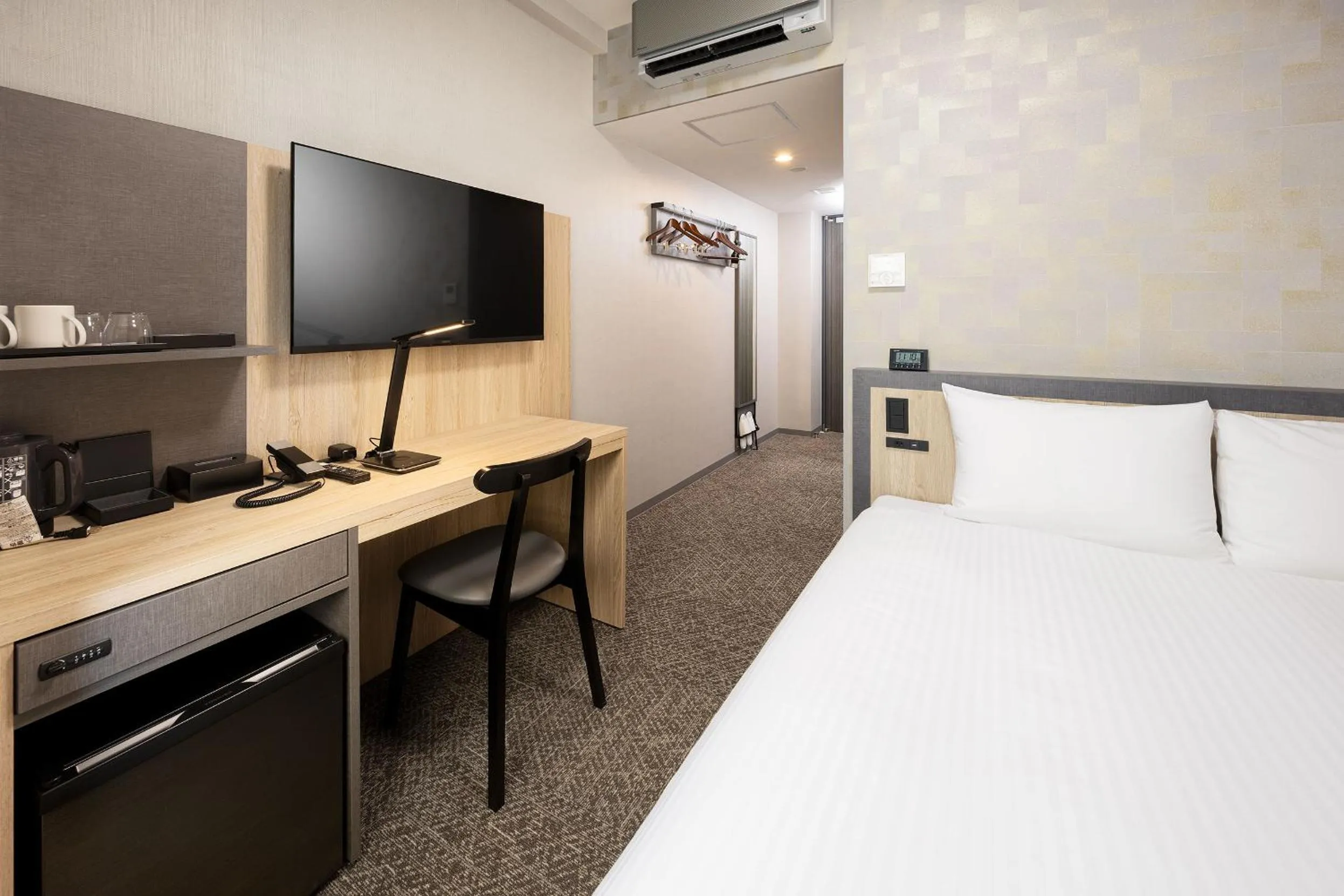 Photo of the whole room, Bed in Shizutetsu Hotel Prezio Osaka Shinsaibashi