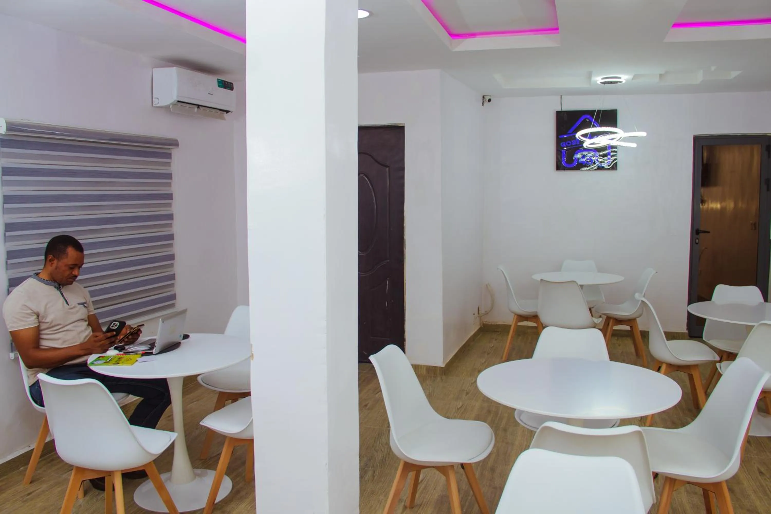 Restaurant/places to eat in Go2Hotel45