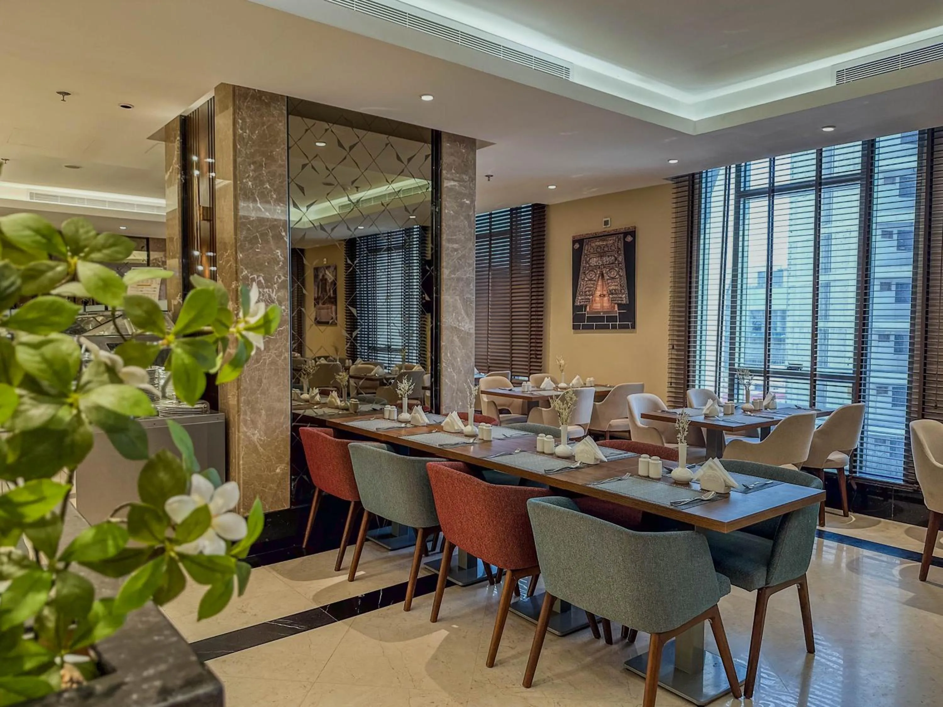 Restaurant/places to eat in Three Pearls Musalli Hotel