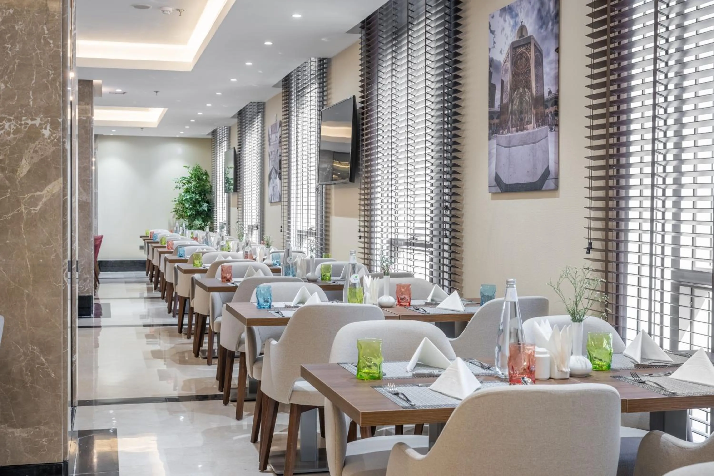 Restaurant/places to eat in Three Pearls Musalli Hotel