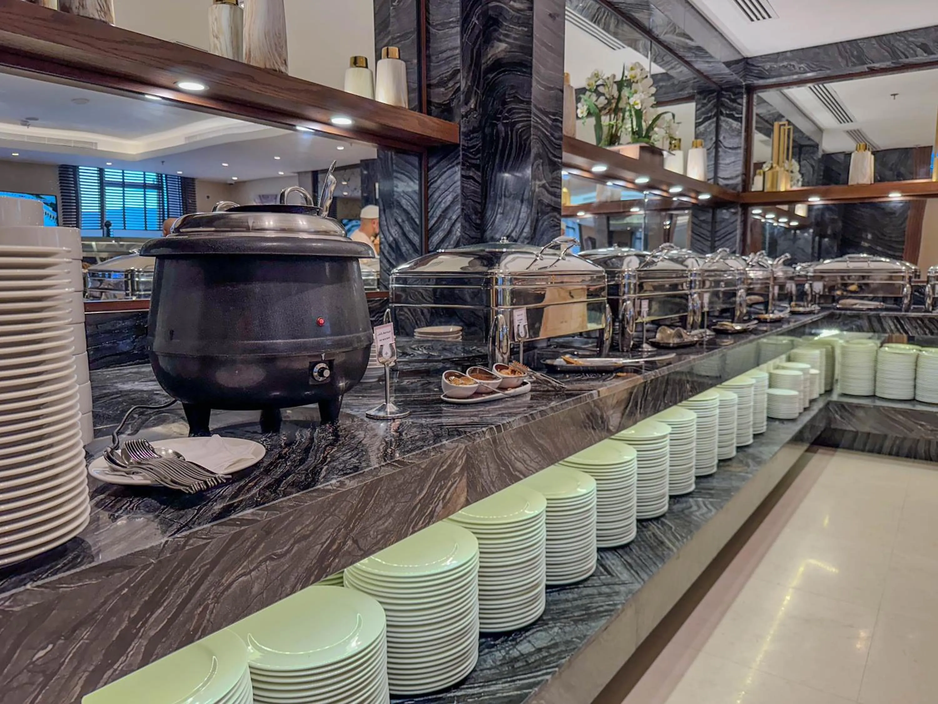 Restaurant/places to eat in Three Pearls Musalli Hotel