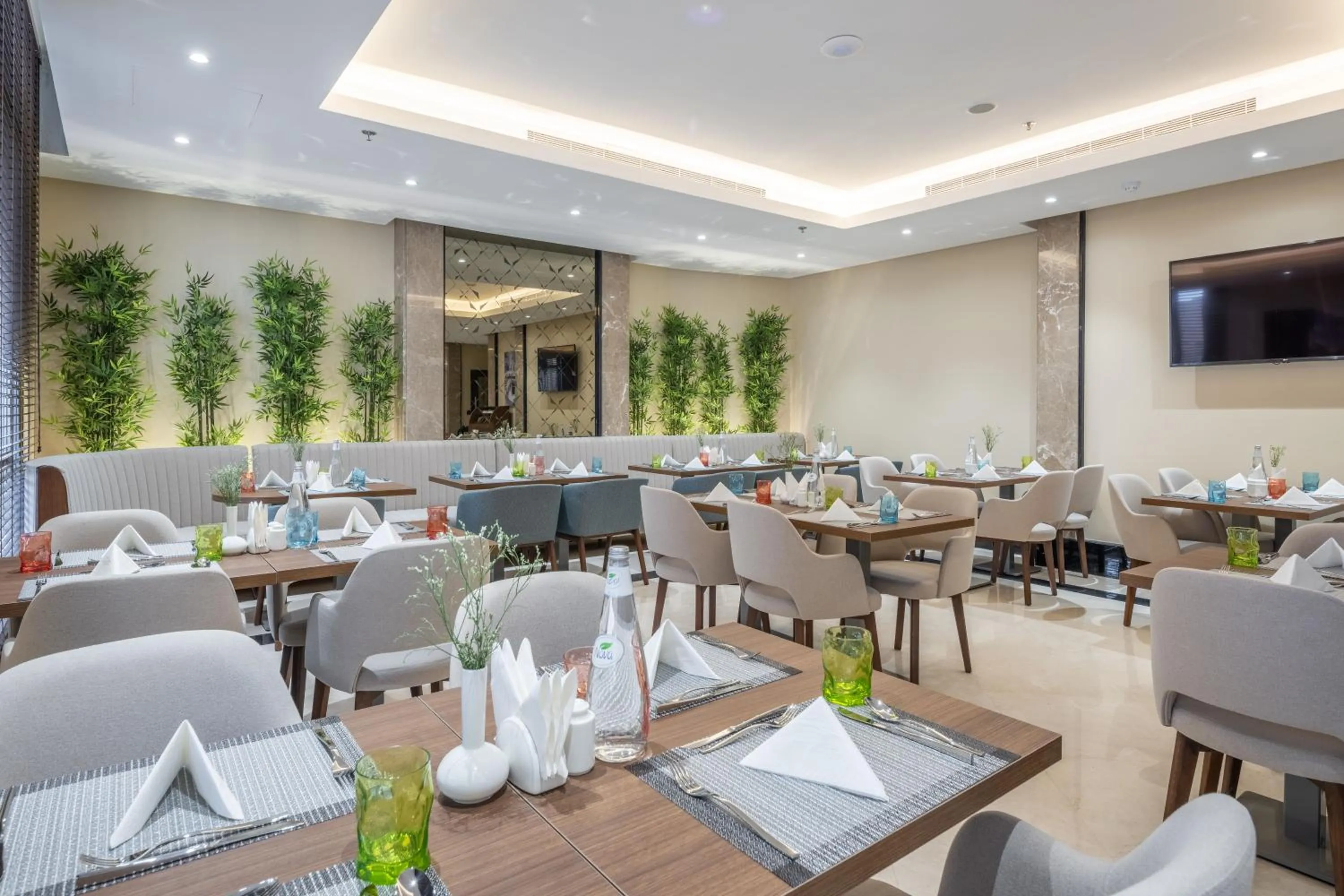 Restaurant/places to eat in Three Pearls Musalli Hotel