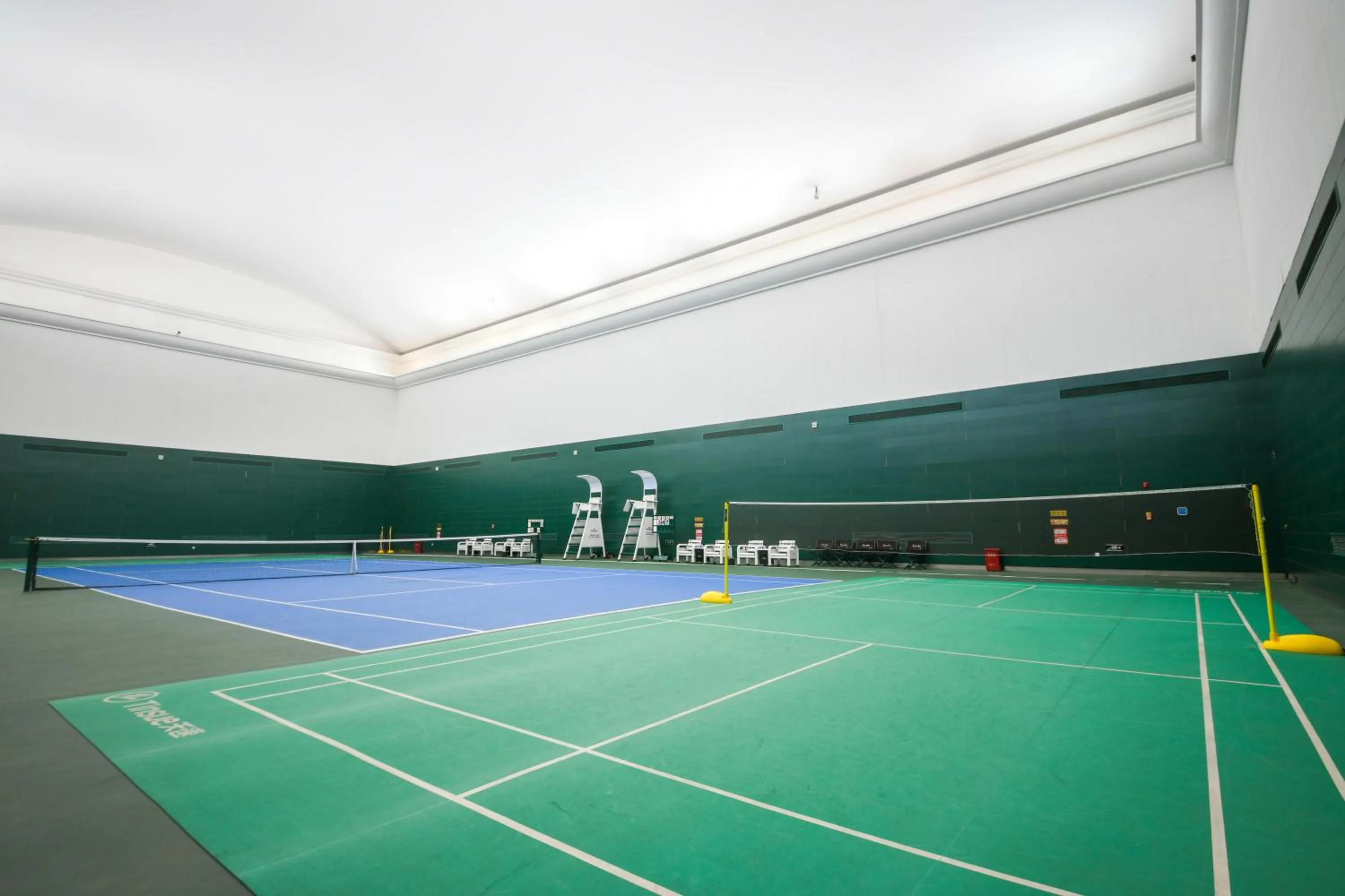 Tennis court in HeBei Cuipingshan Guest House