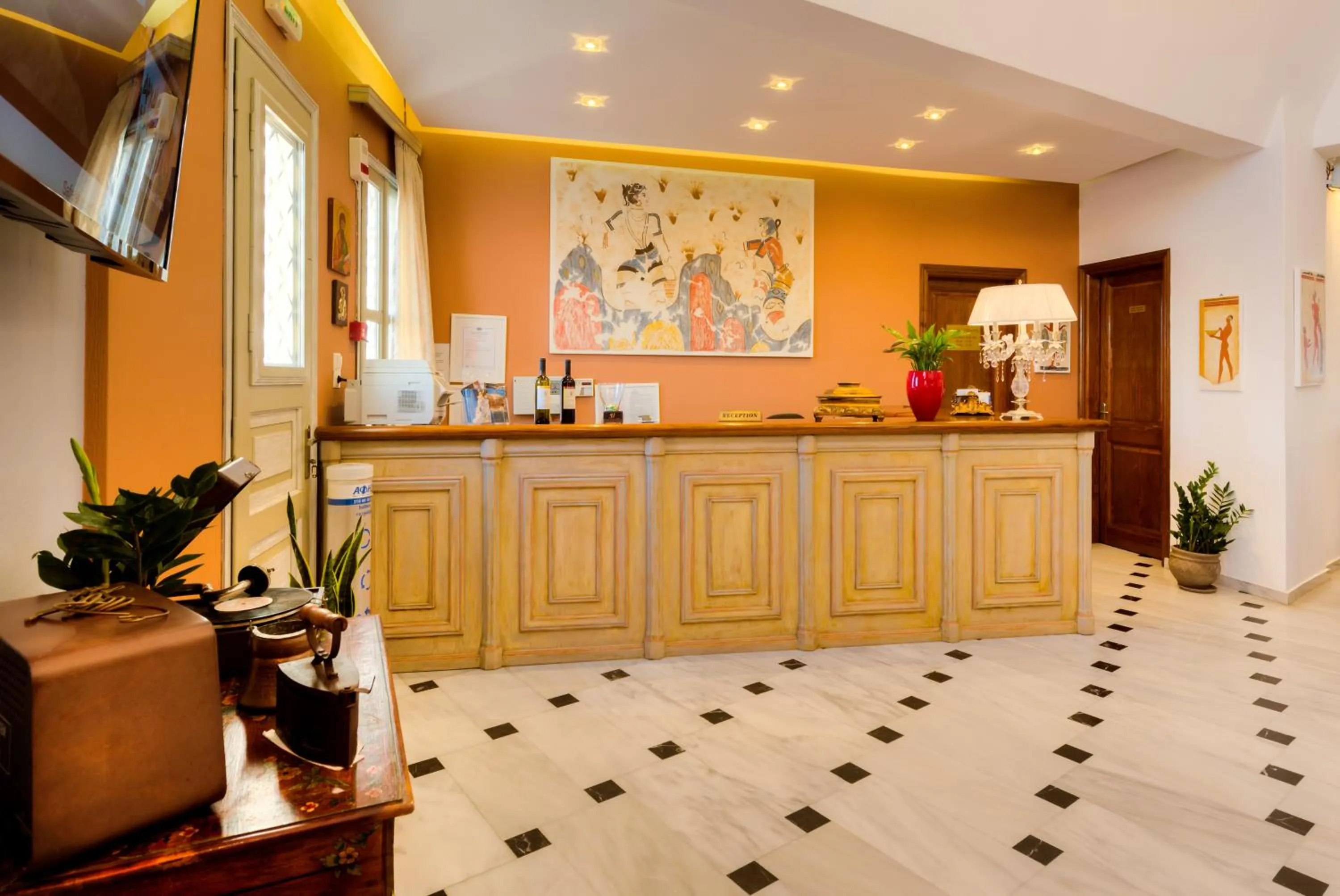 Guests in Hotel Mathios