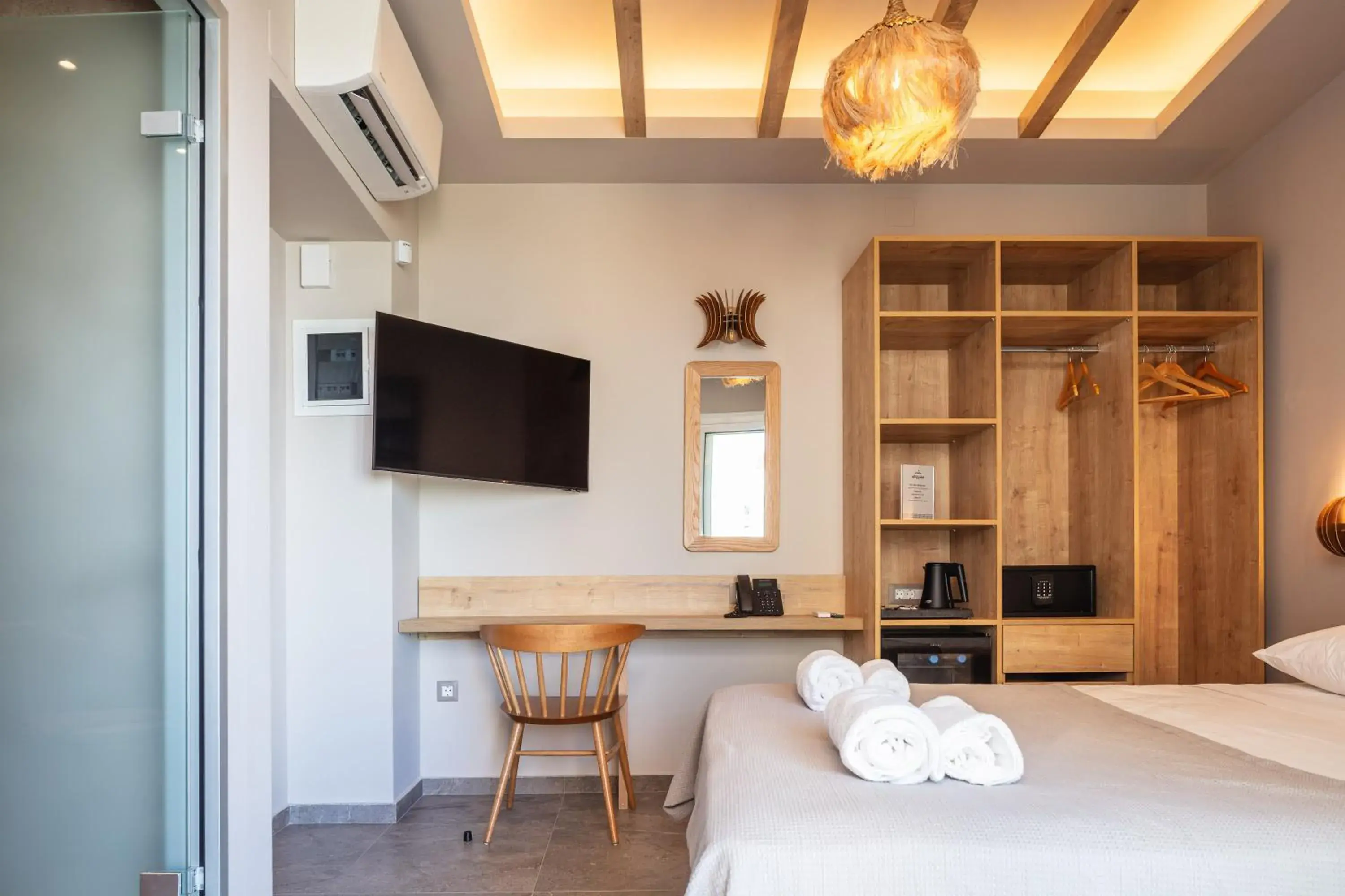 Junior Suite with Partial Sea View in Skipper Beachfront Suites Junior Suite with Partial Sea View in Skipper Beachfront Suites