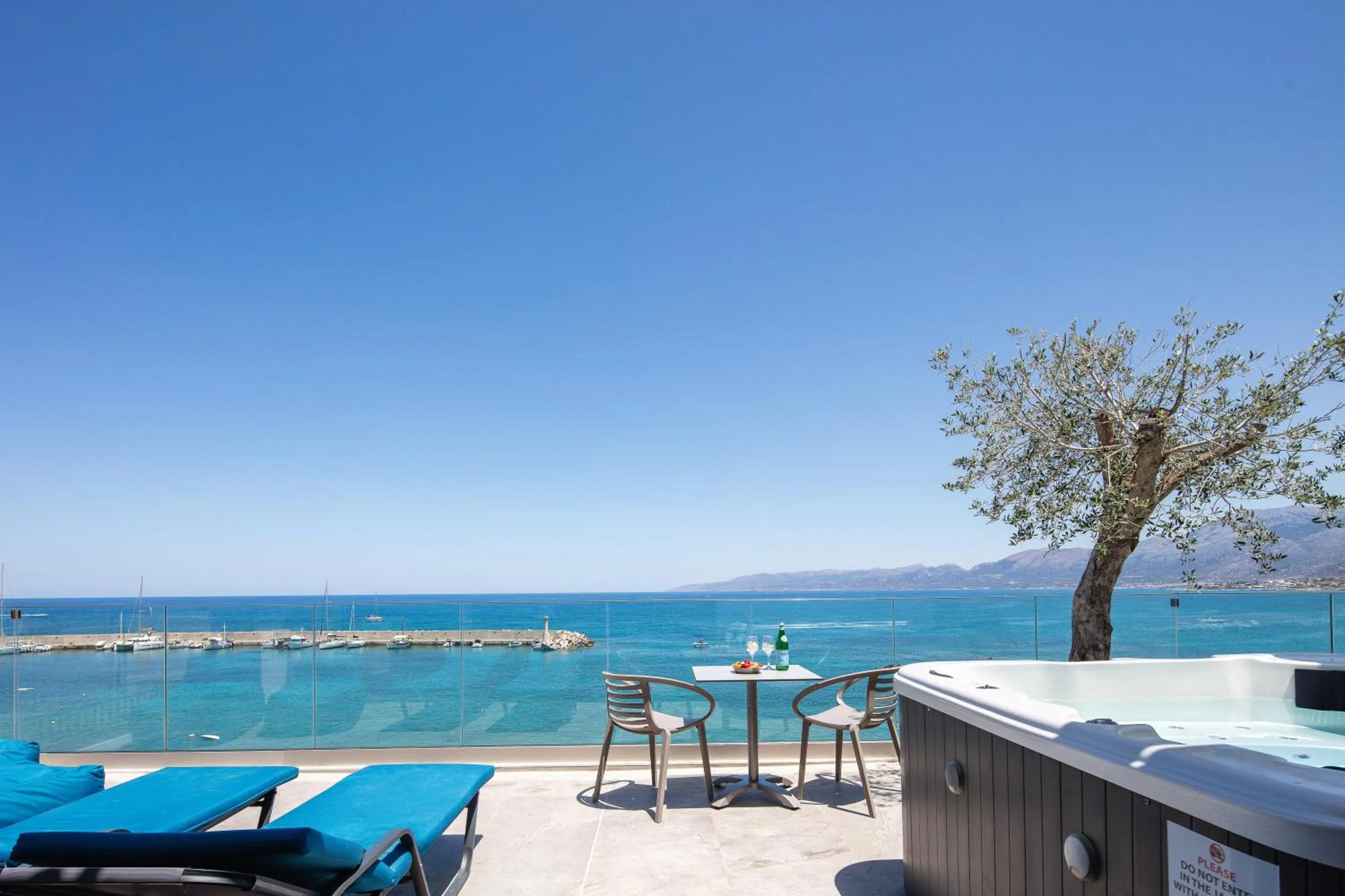 Balcony/Terrace in Skipper Beachfront Suites
