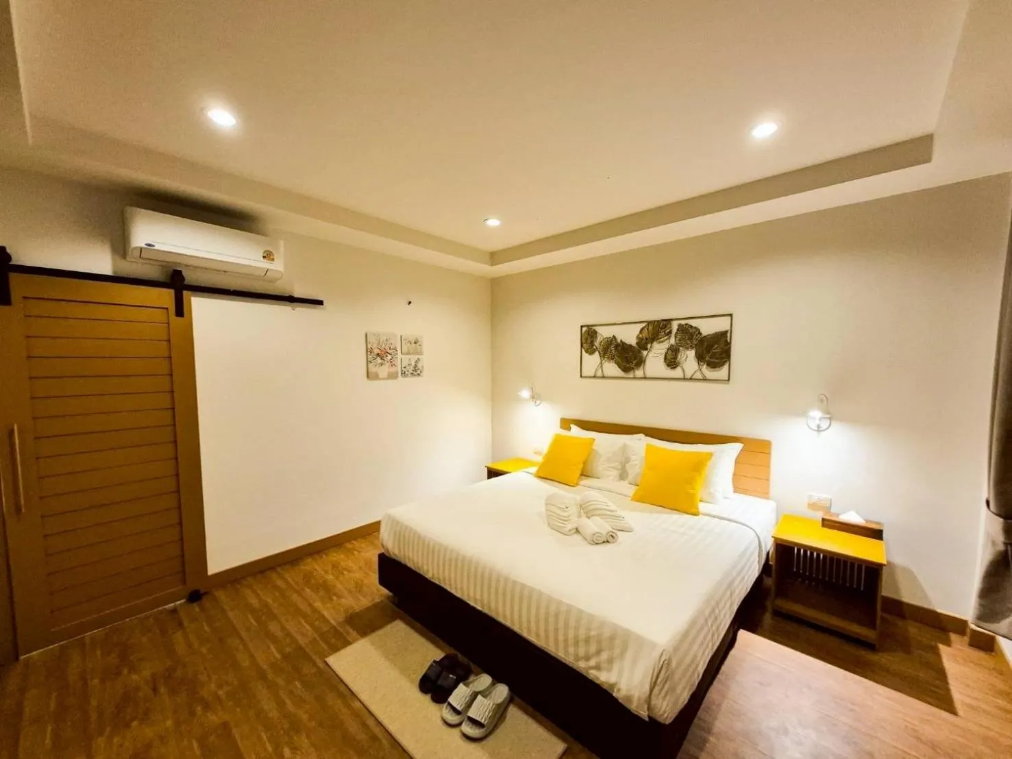 Bed in Baan Thong Ching Resort