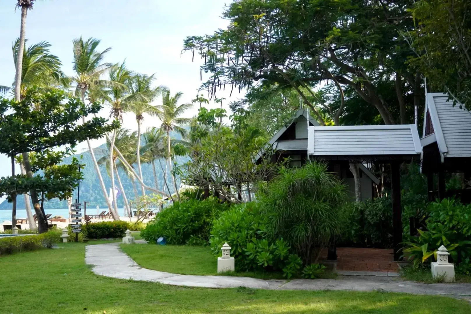 Bungalow - Beach Front in Baan Thong Ching Resort Bungalow - Beach Front in Baan Thong Ching Resort