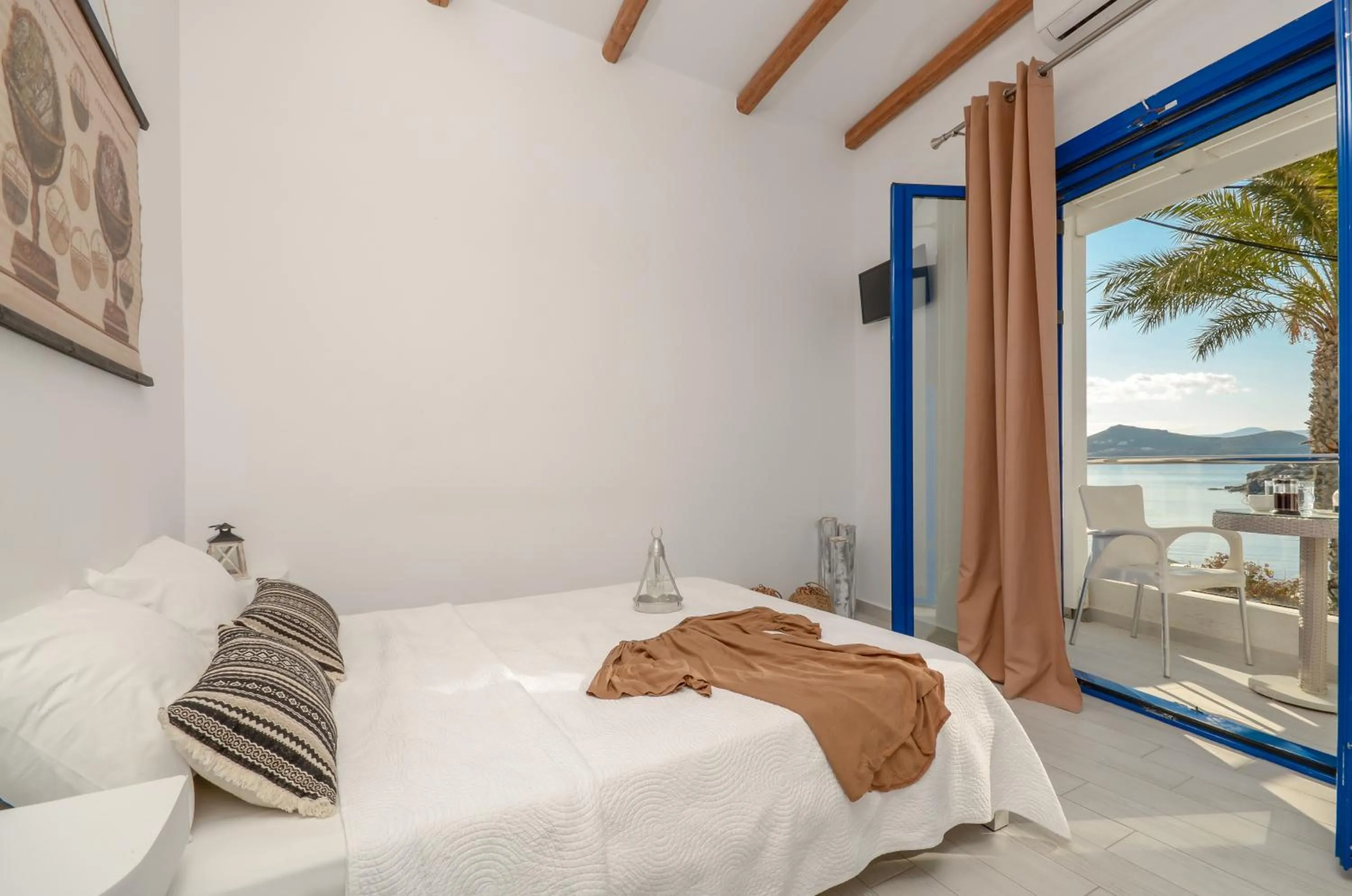 Bed in Saint George Hotel