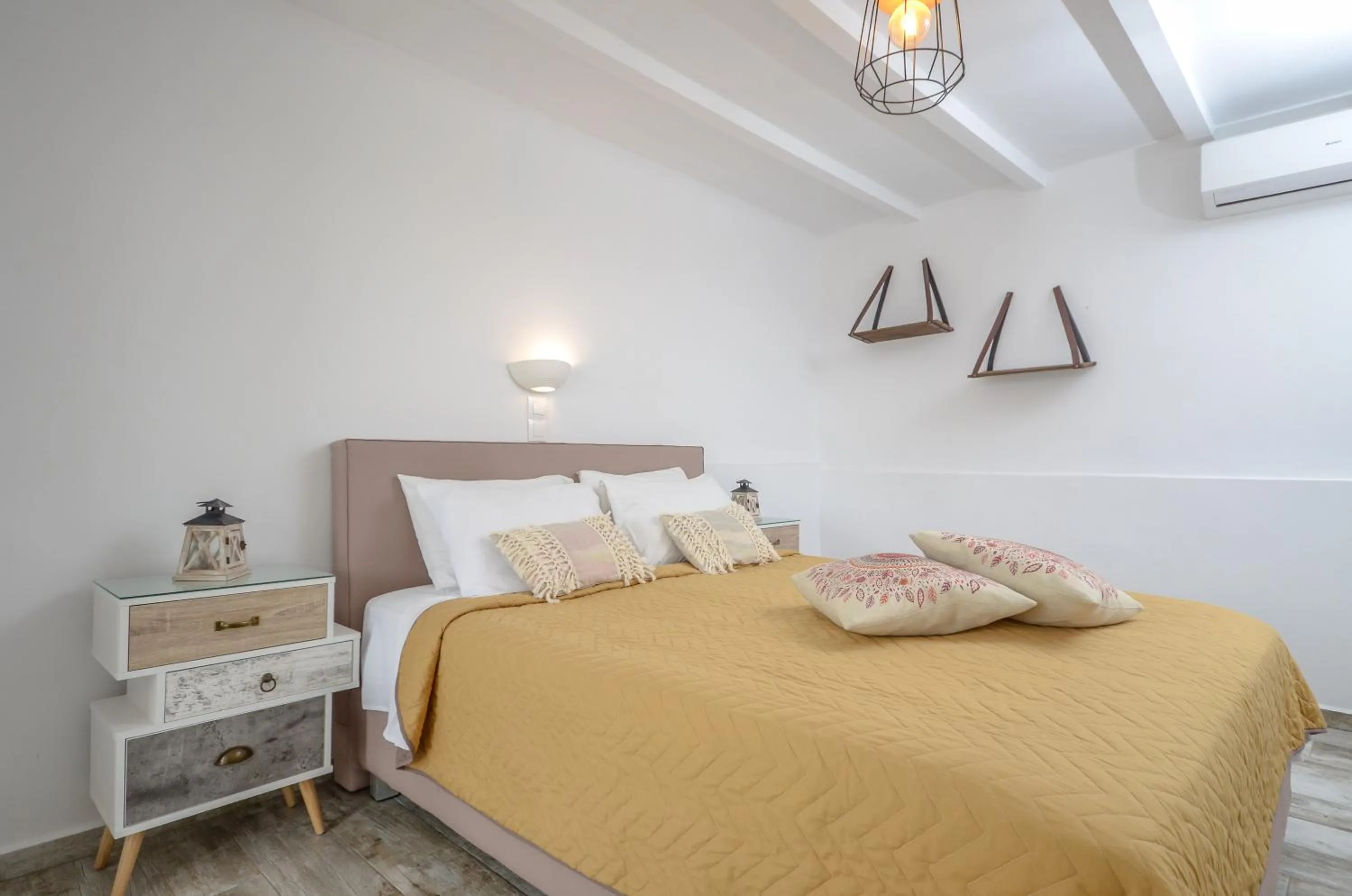 Bed in Saint George Hotel