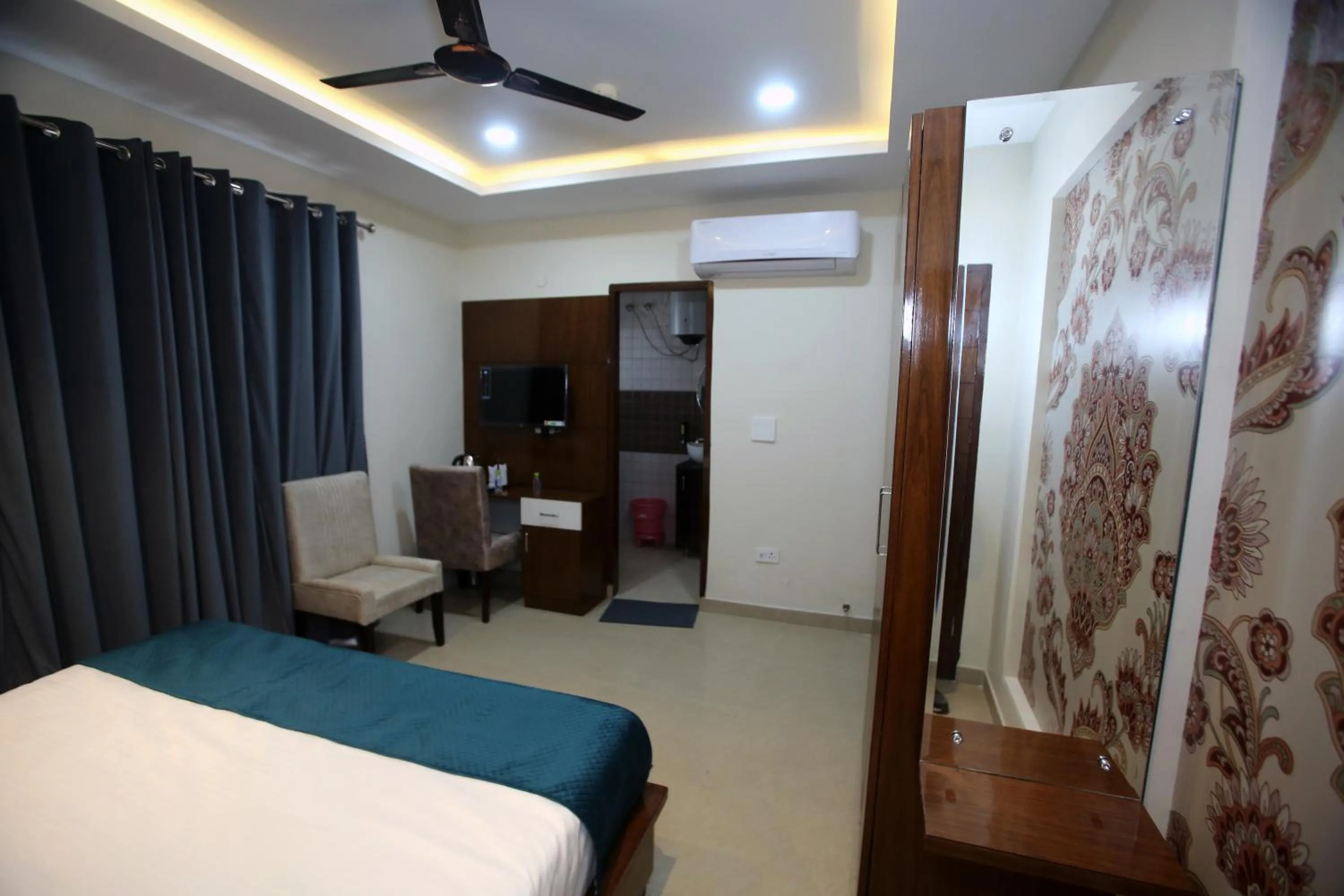 Bedroom in Hotel Affluence