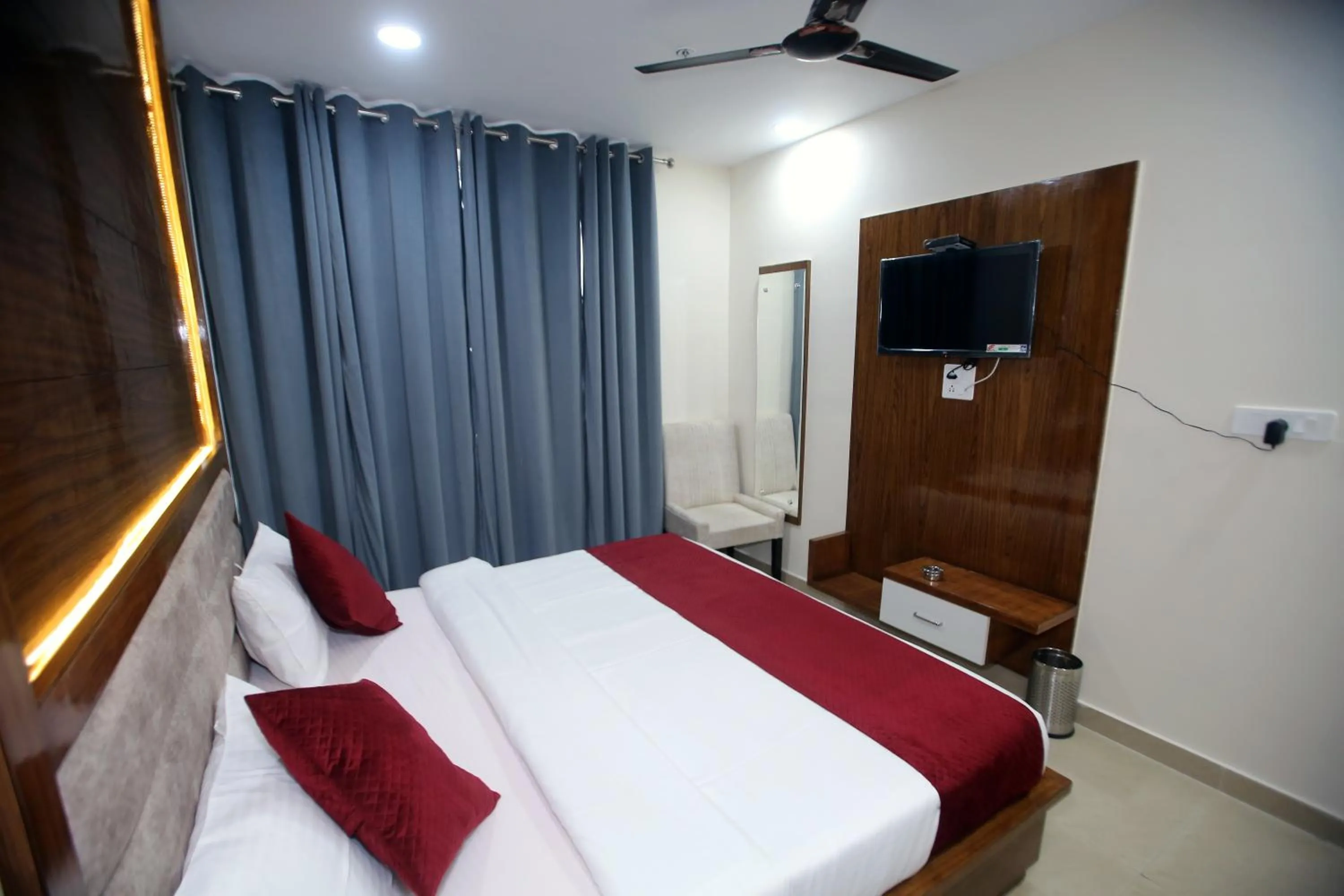 Bedroom in Hotel Affluence