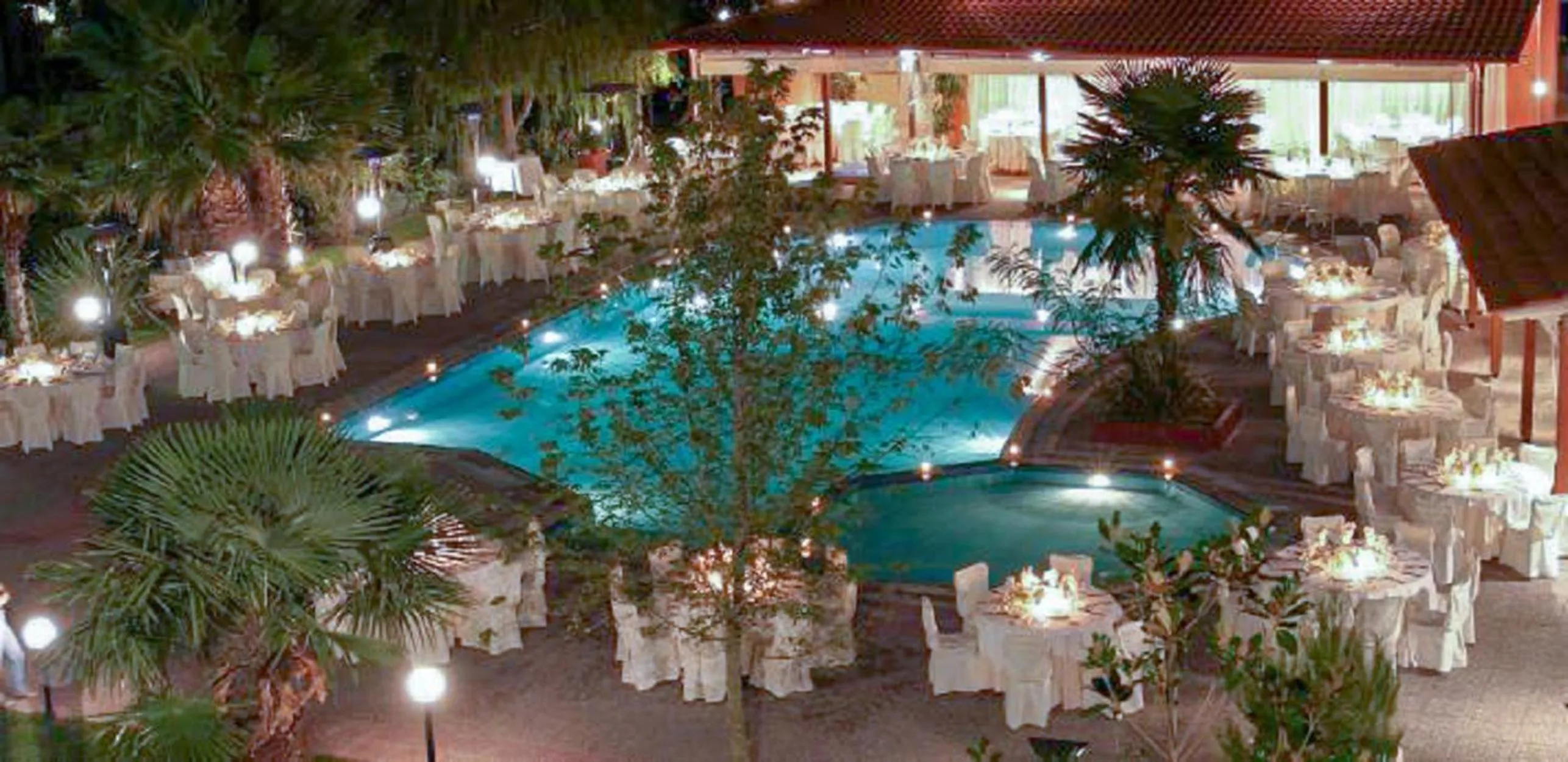 Pool view in Four Seasons Hotel