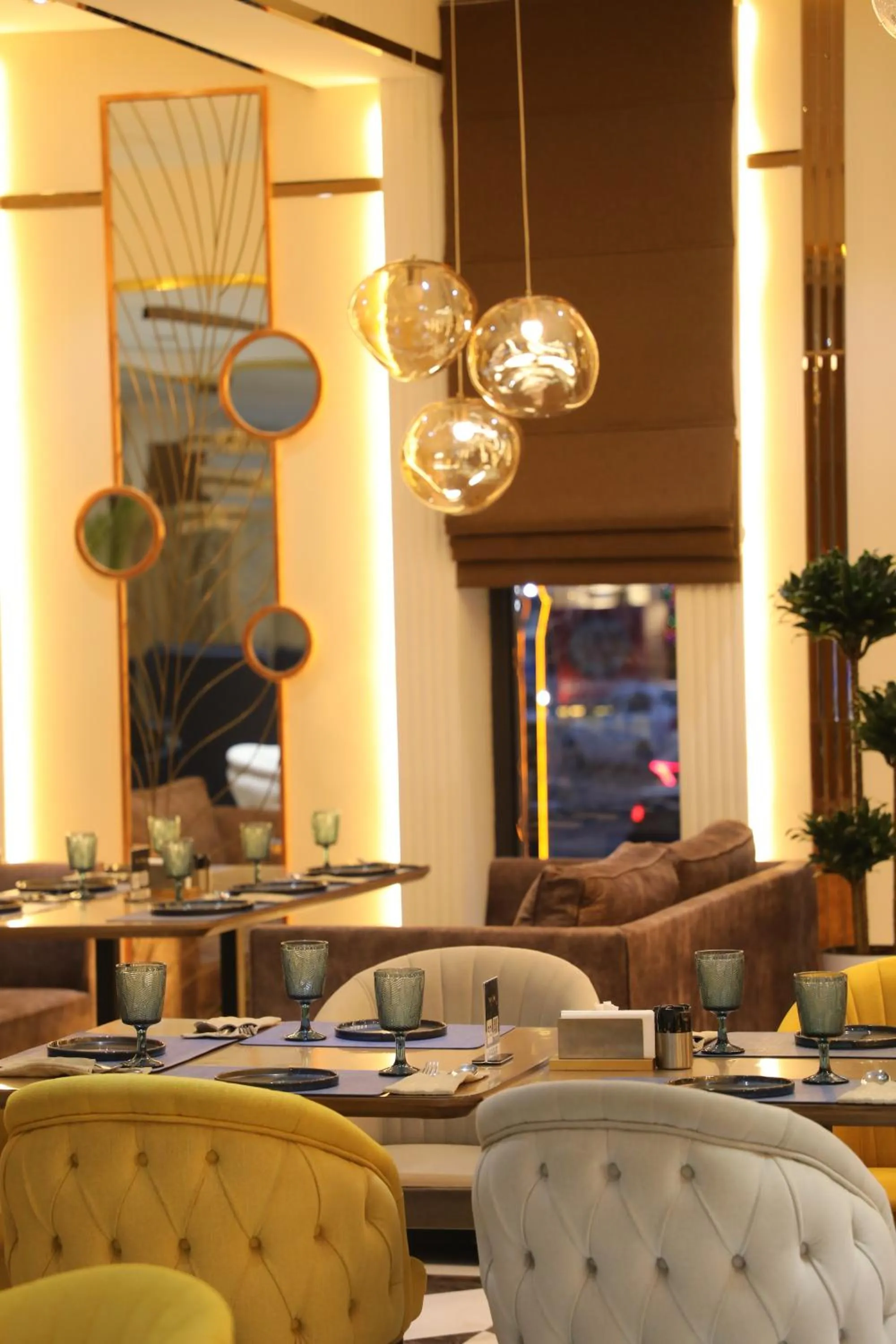 Restaurant/places to eat in MedinaTown