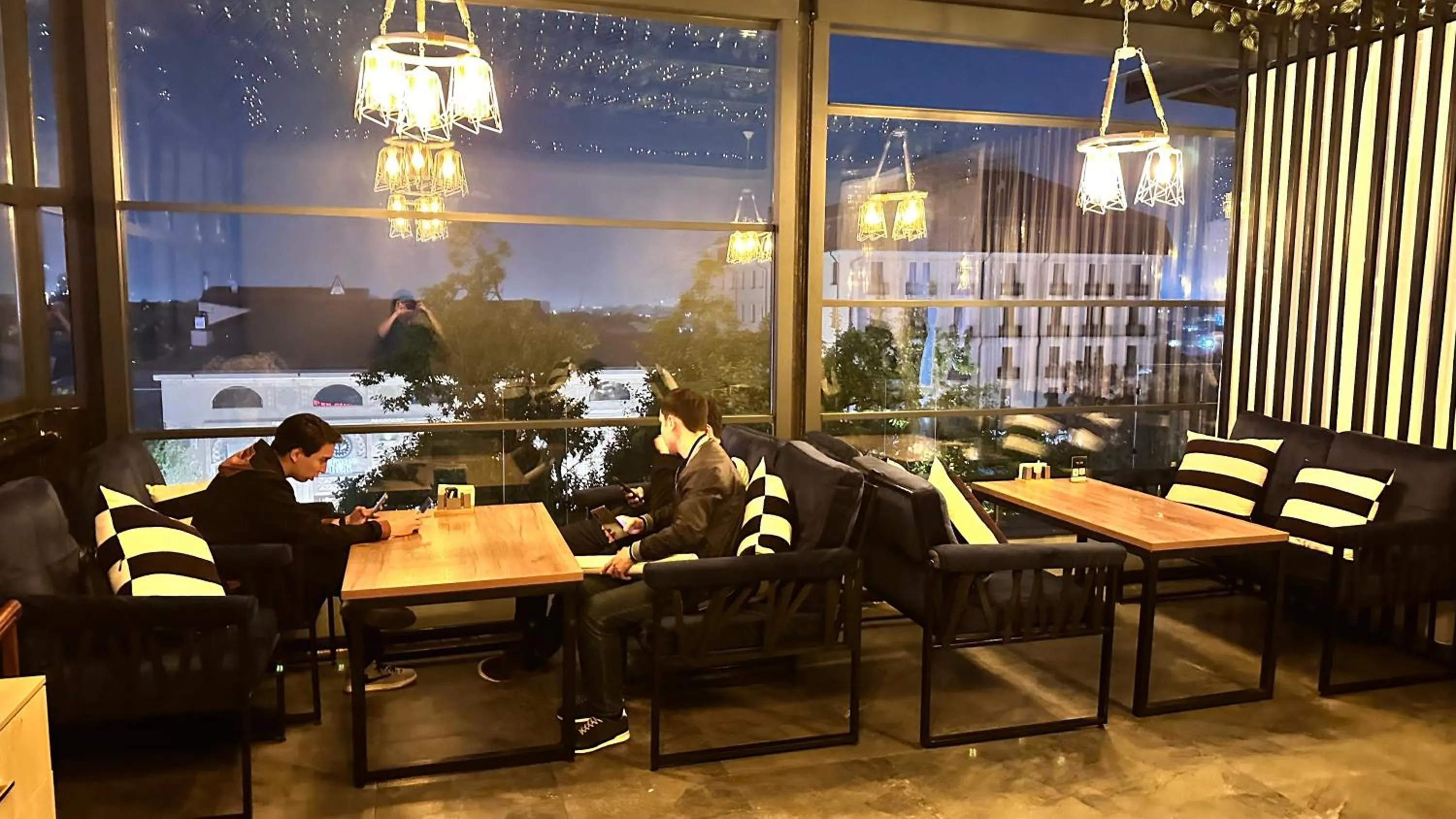 Restaurant/places to eat in MedinaTown