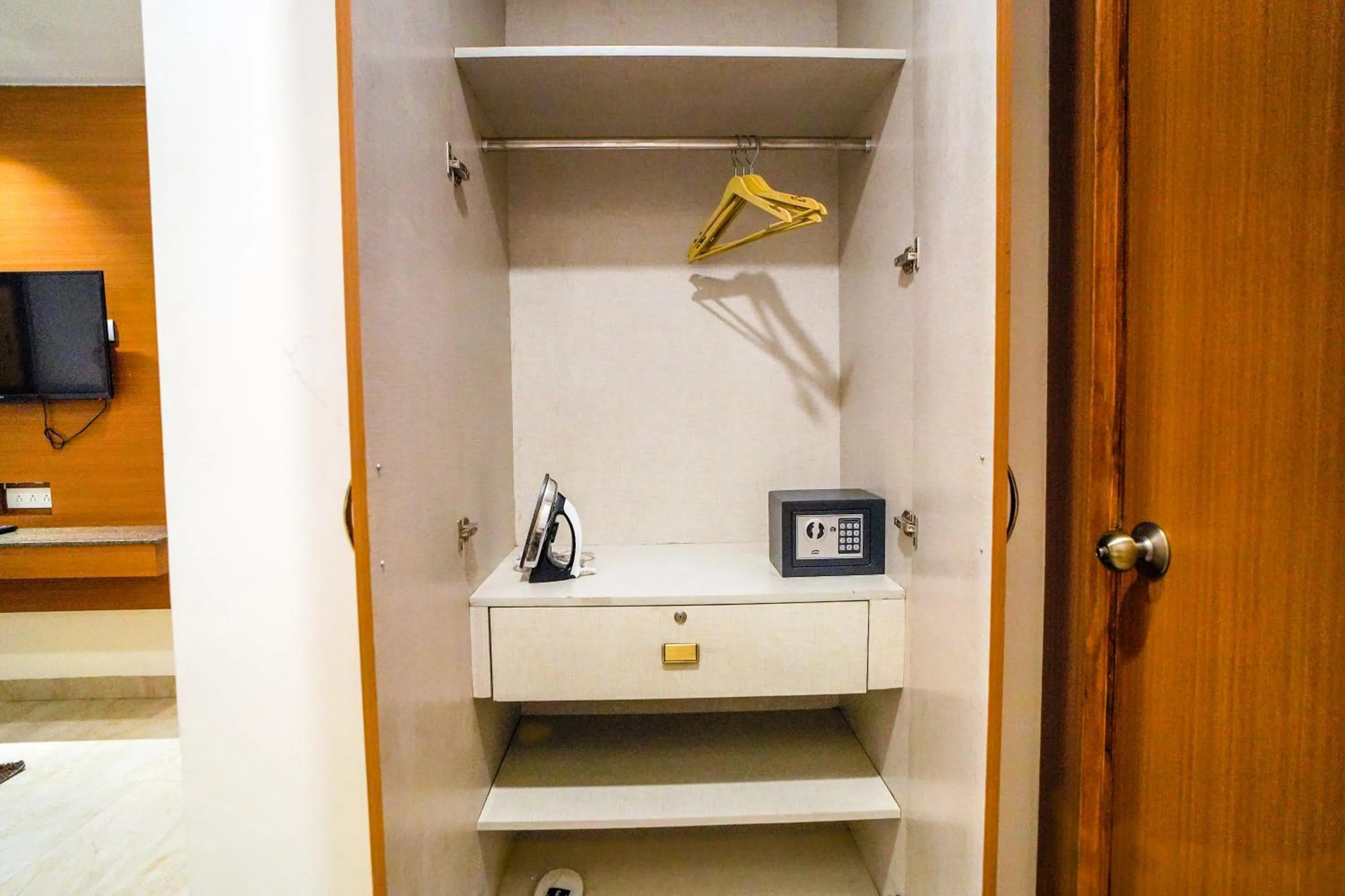 furniture in Saltstayz Select - Unitech Cyber Park