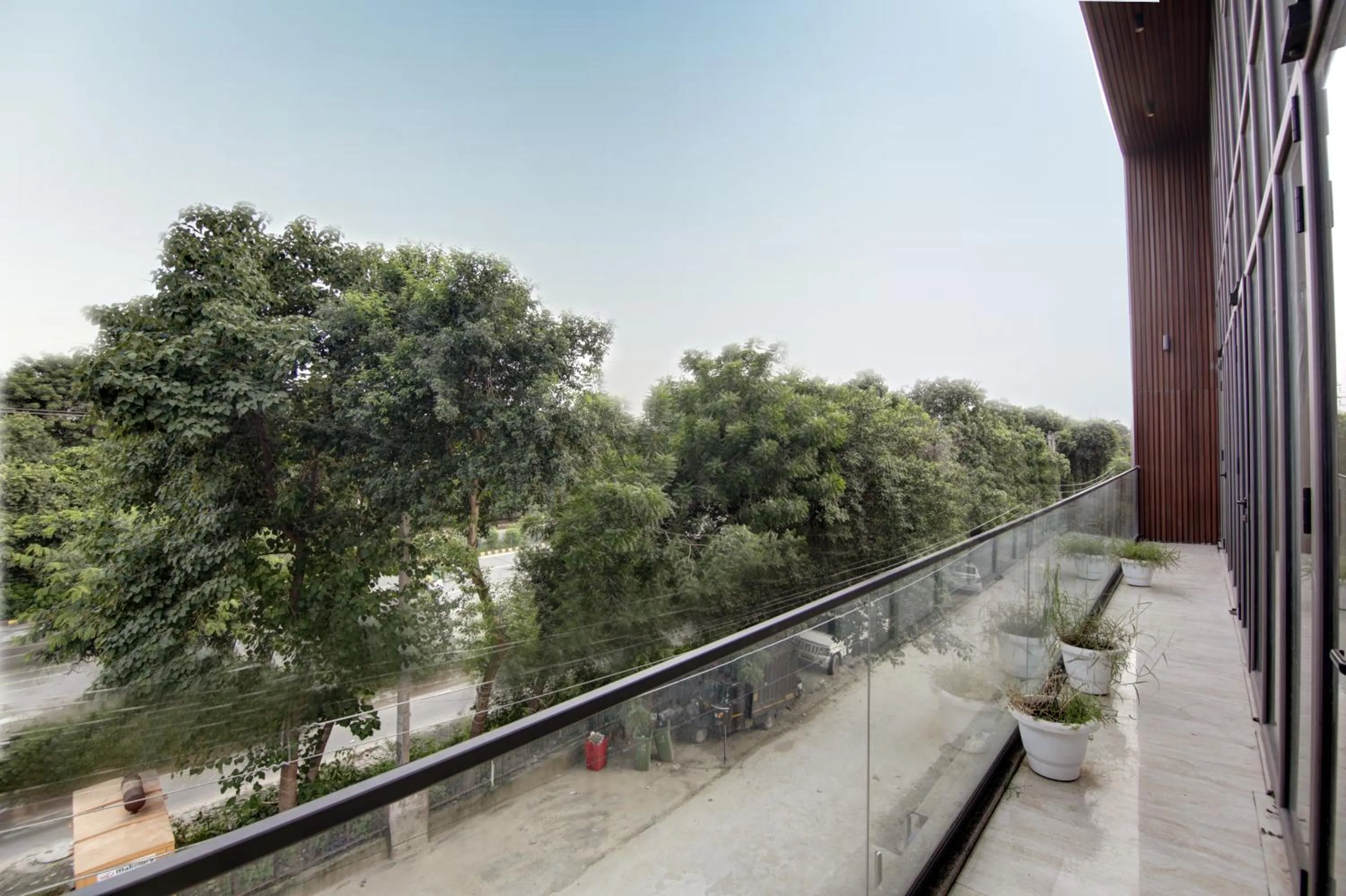 Spring in Saltstayz Select - Unitech Cyber Park