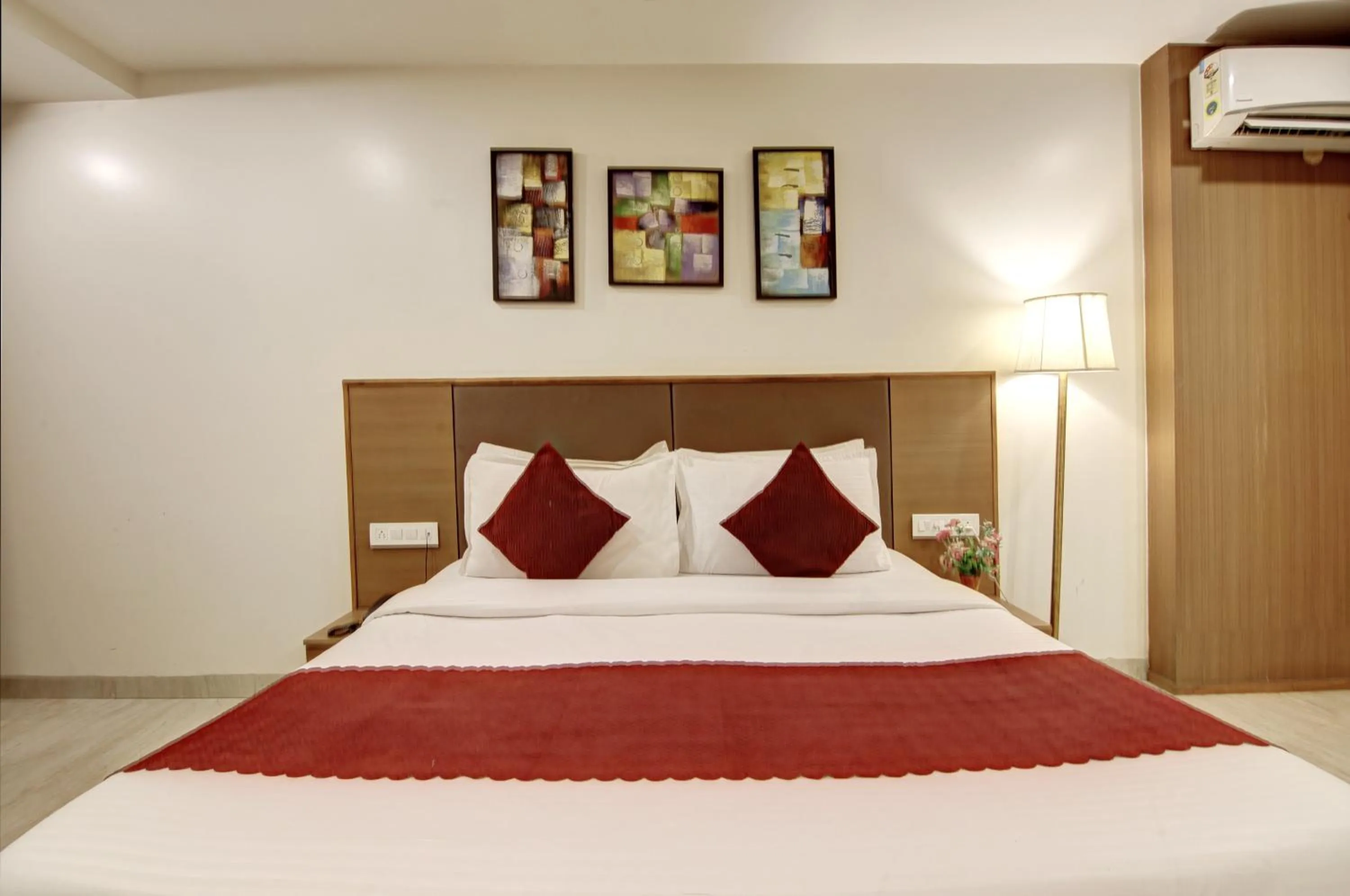 Bed in Saltstayz Select - Unitech Cyber Park