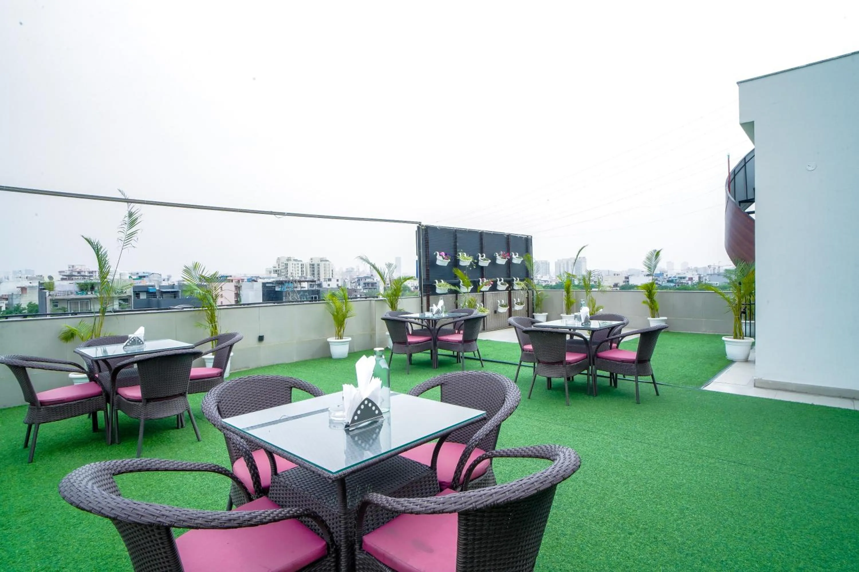 Patio in Saltstayz Select - Unitech Cyber Park