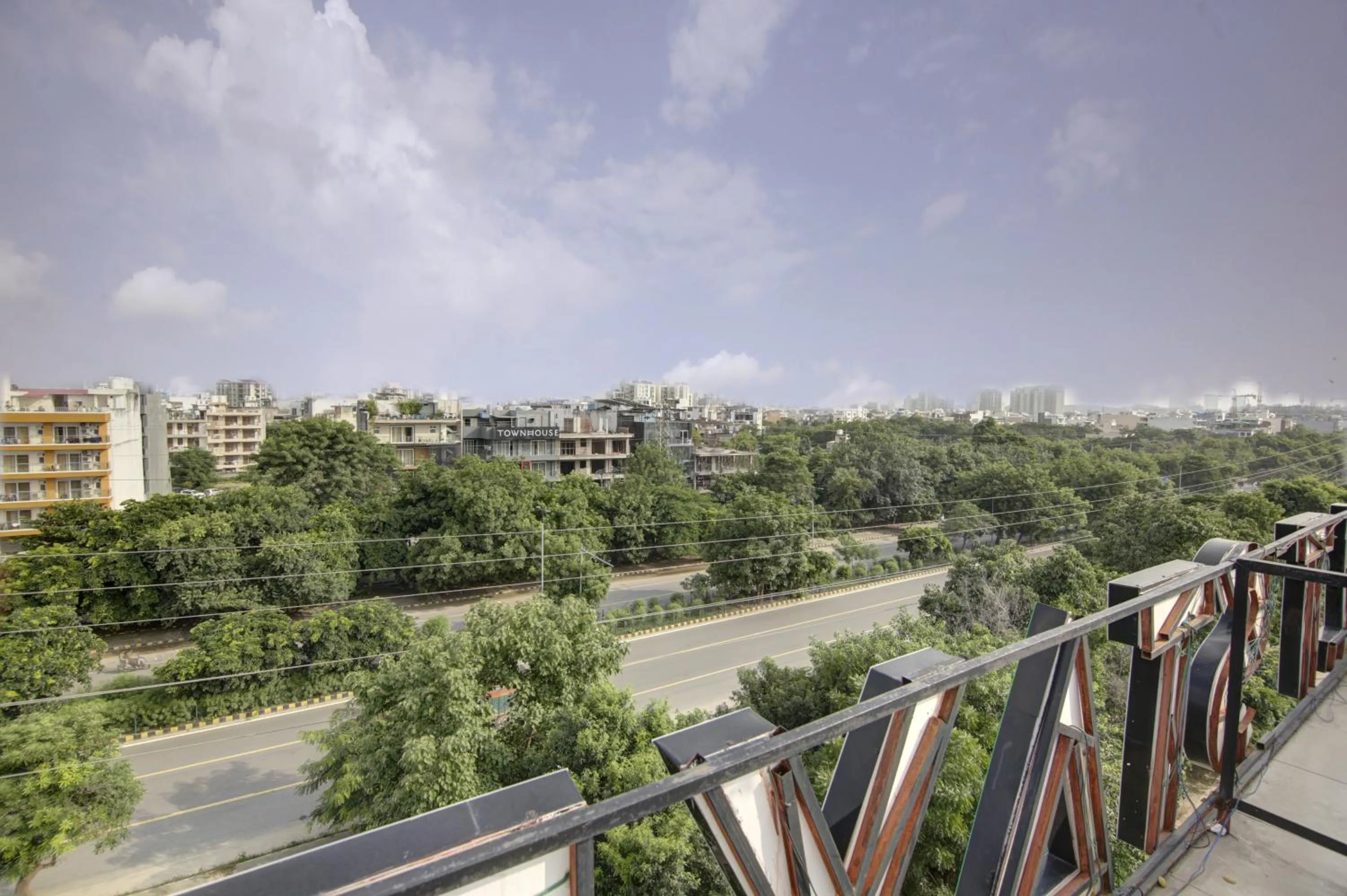 Day in Saltstayz Select - Unitech Cyber Park