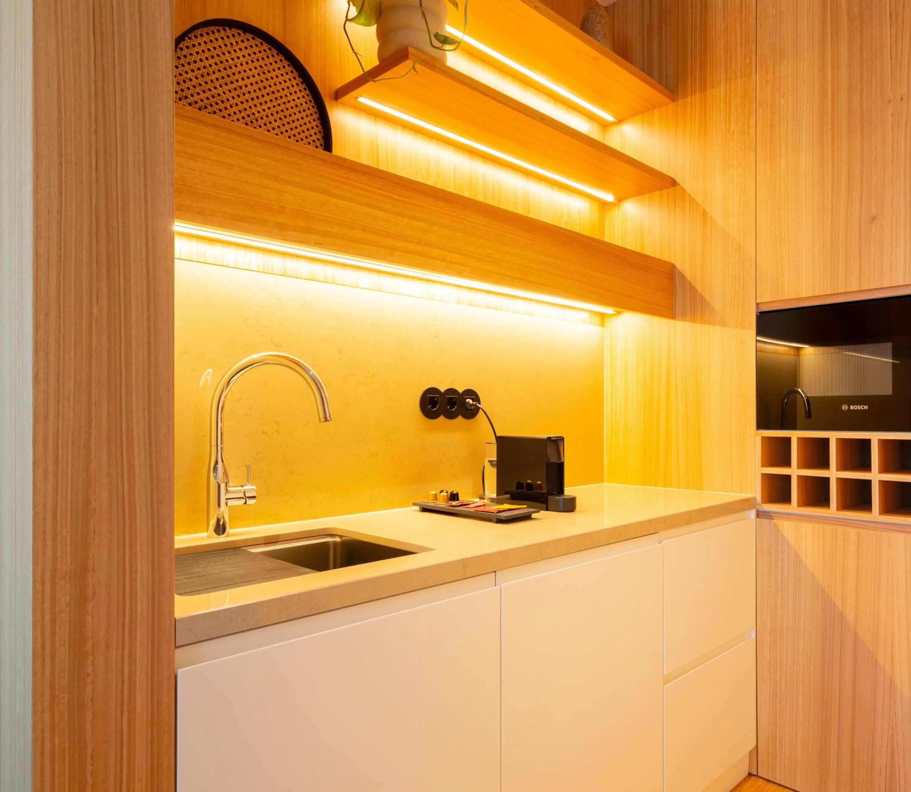 Kitchen or kitchenette in d'ALMA Boutique Hotel